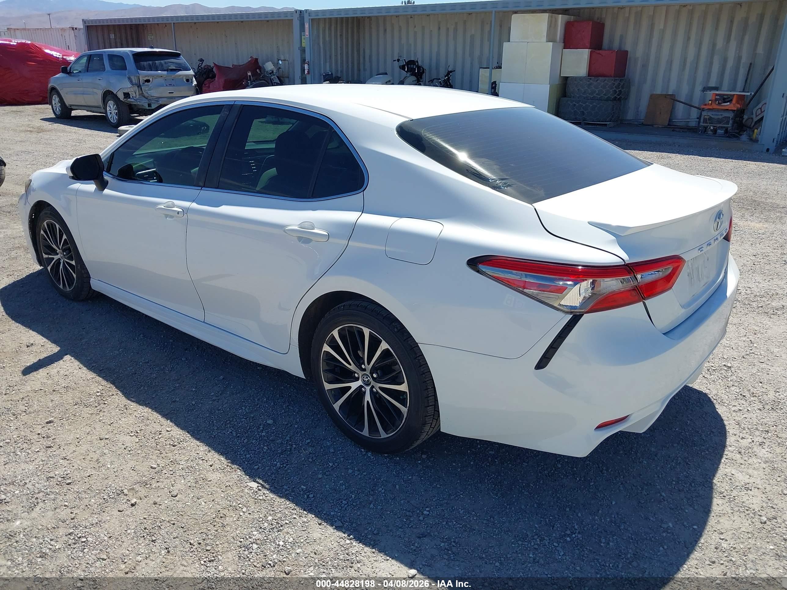 TOYOTA CAMRY image 3