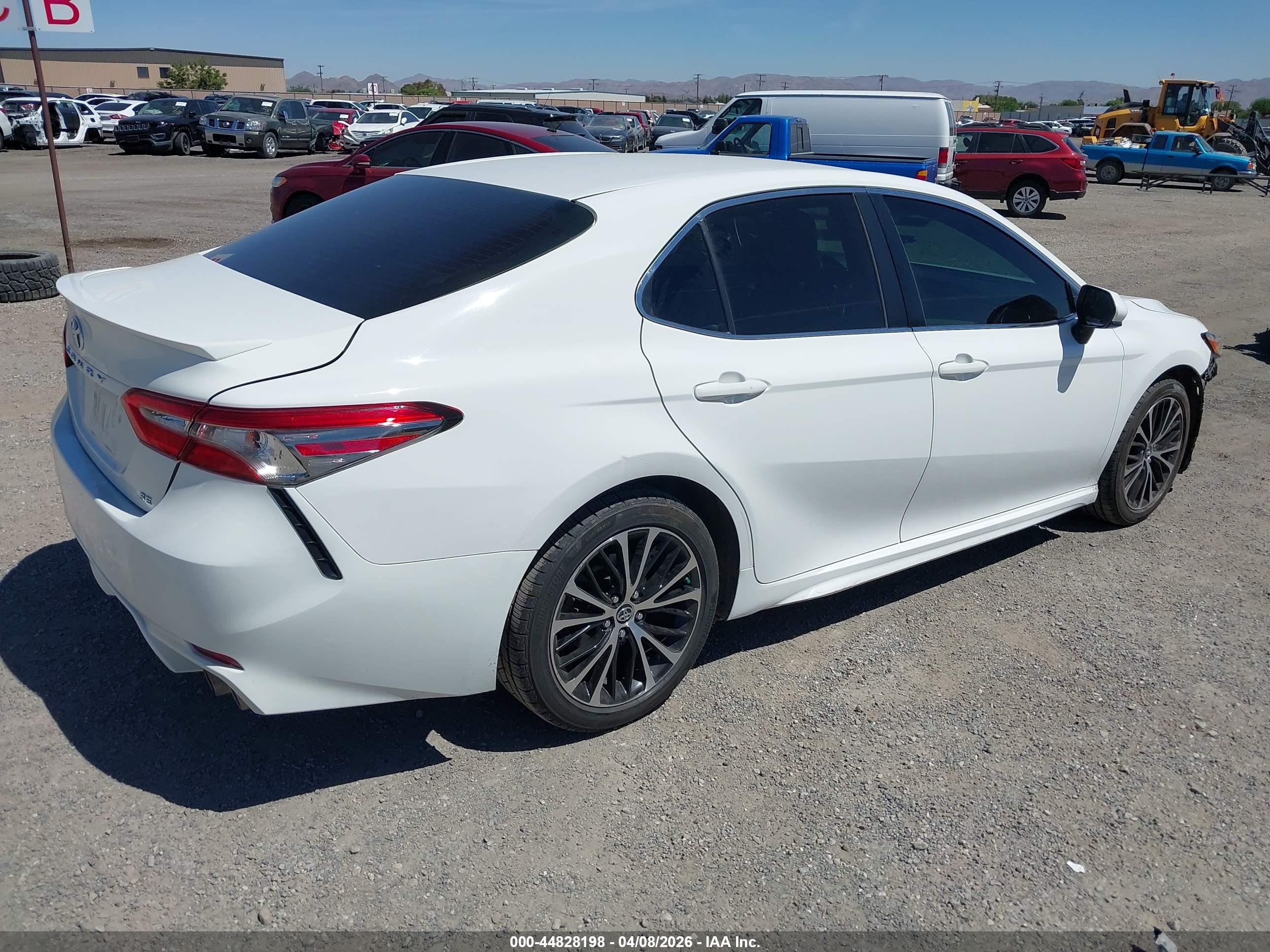 TOYOTA CAMRY image 4