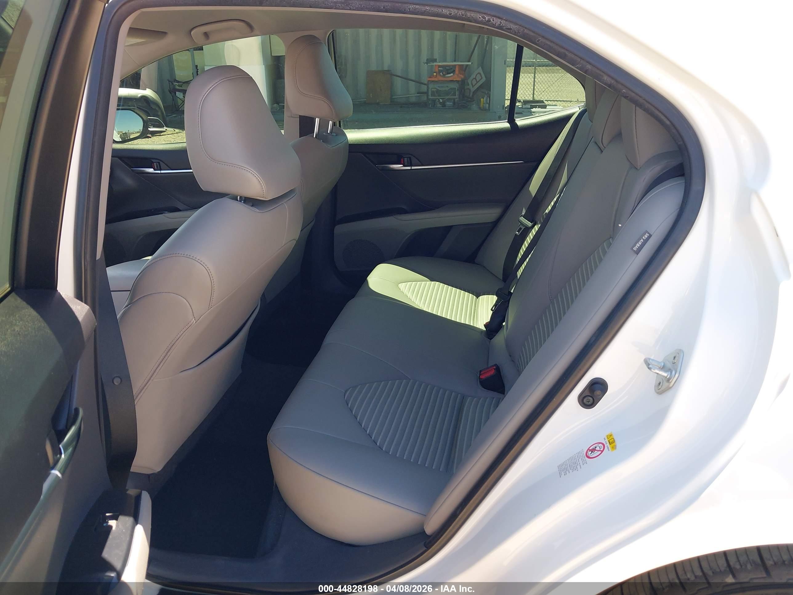 TOYOTA CAMRY image 8