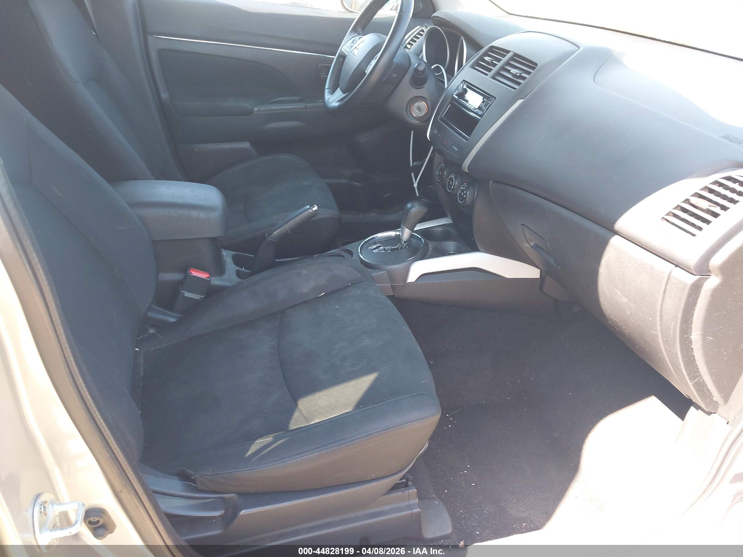 MITSUBISHI OUTLANDER image 5