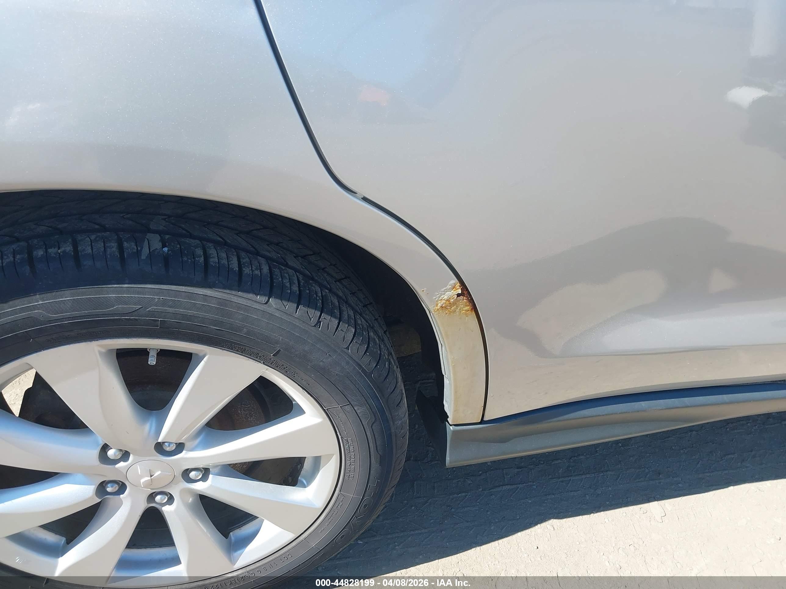 MITSUBISHI OUTLANDER image 6