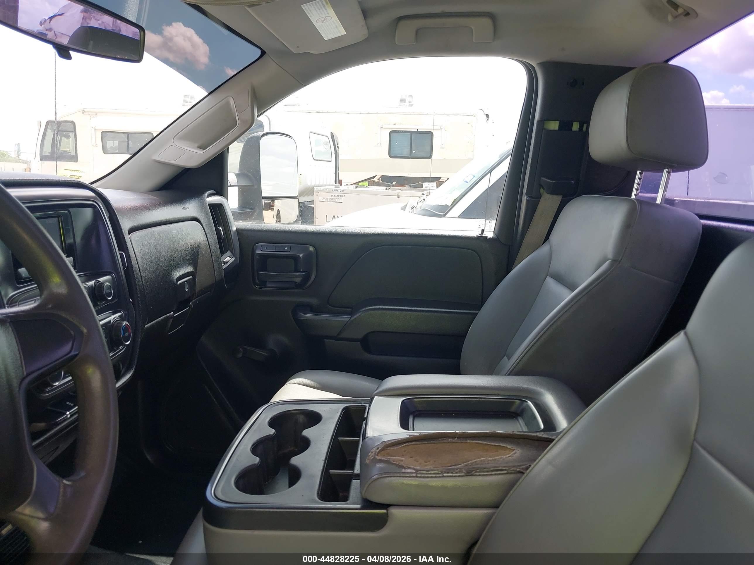 CHEVROLET SILVERADO image 7
