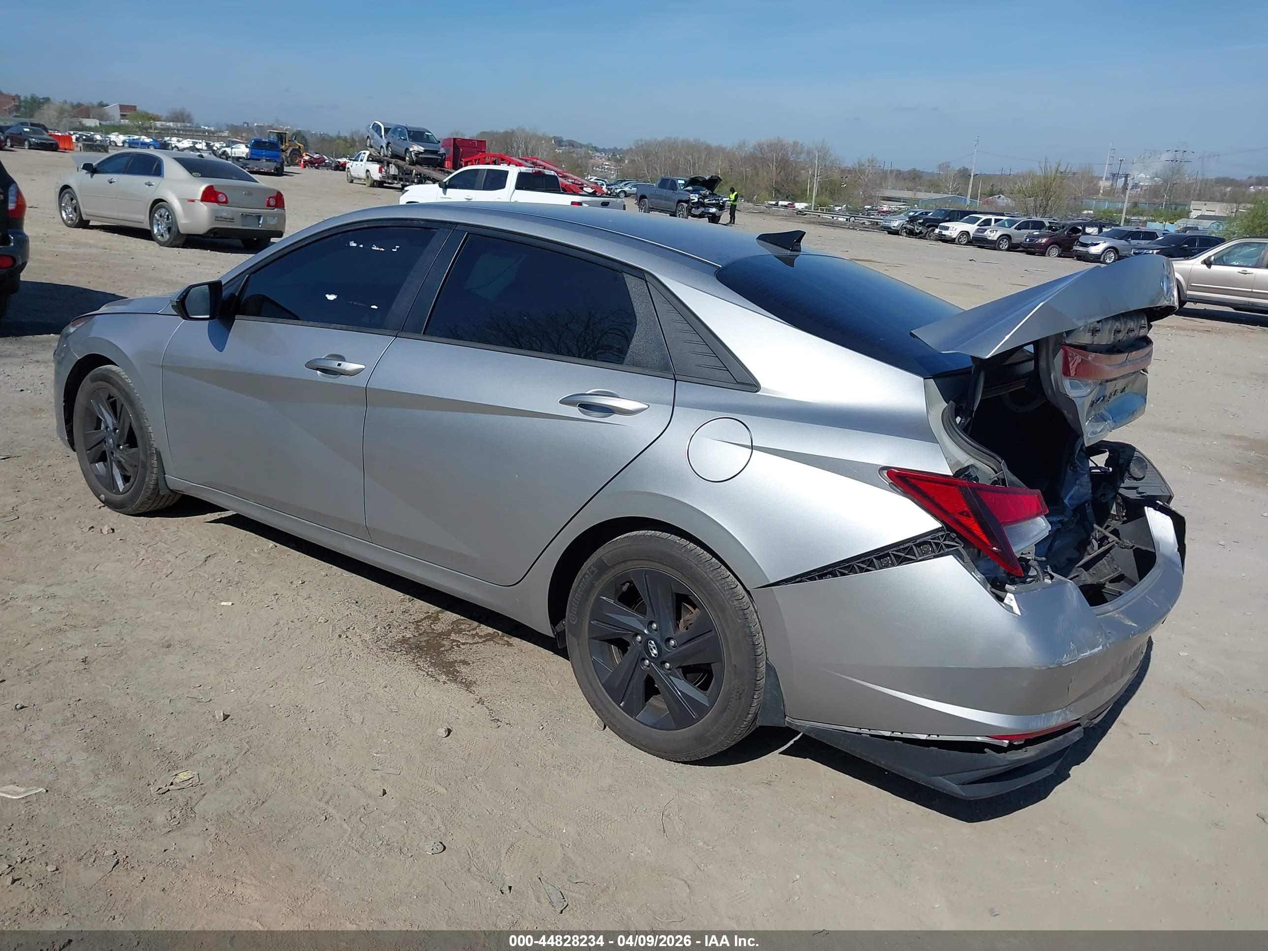 HYUNDAI ELANTRA image 3