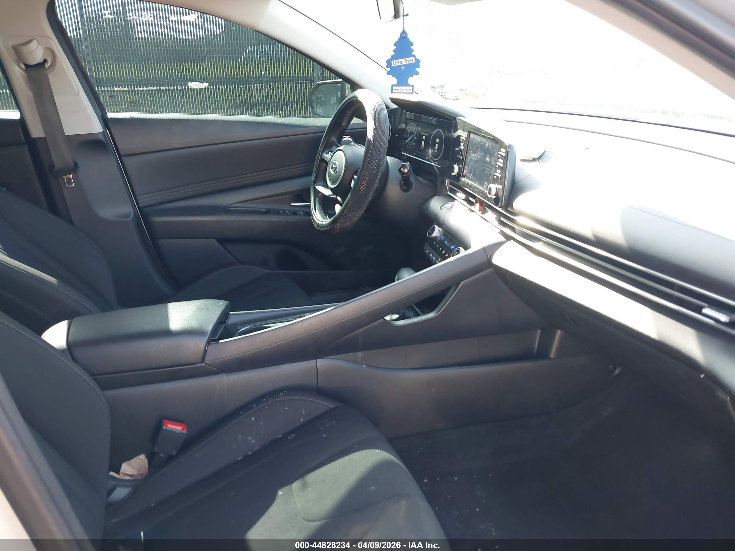 HYUNDAI ELANTRA image 5