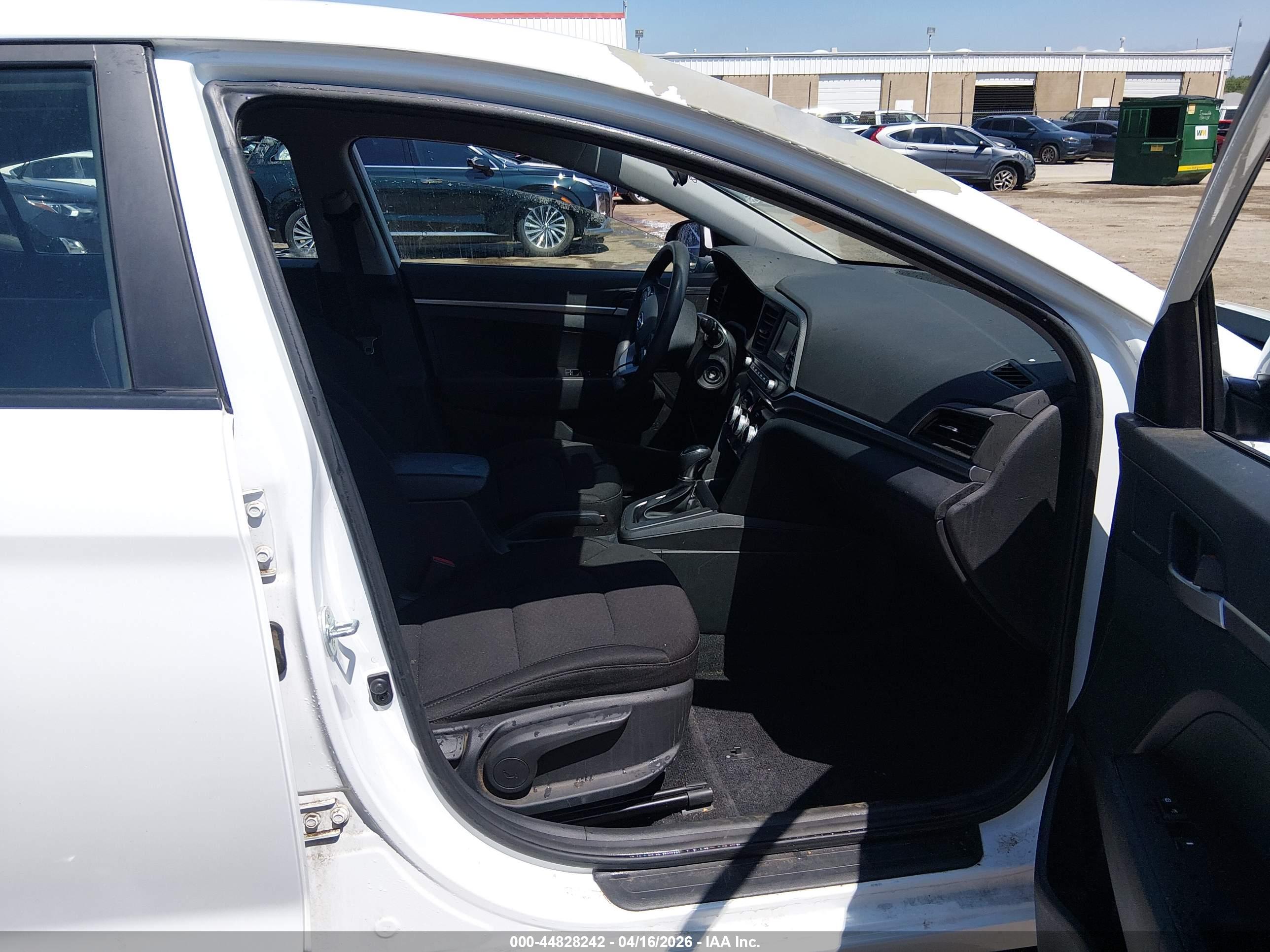 HYUNDAI ELANTRA image 5