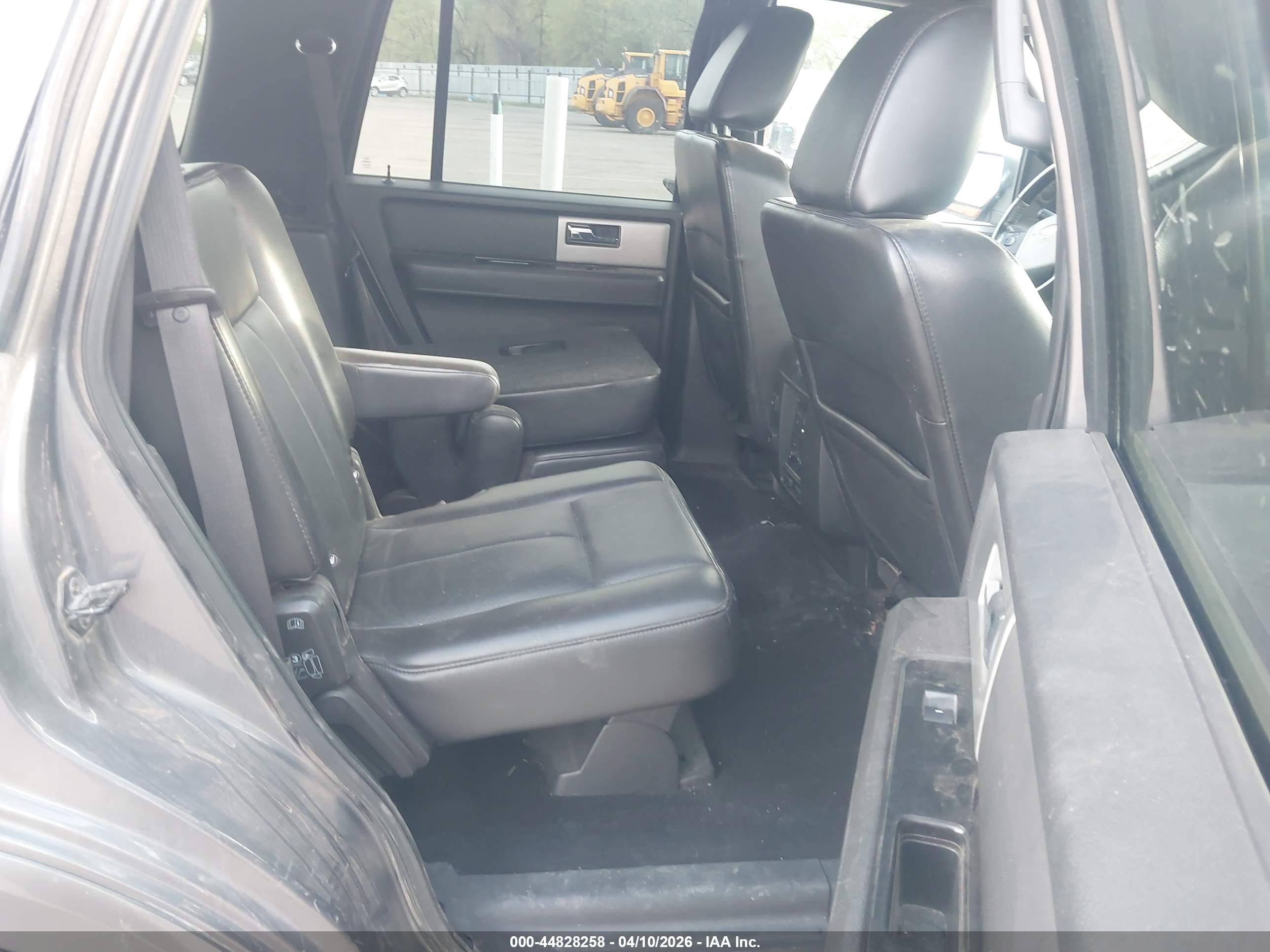 FORD EXPEDITION image 8