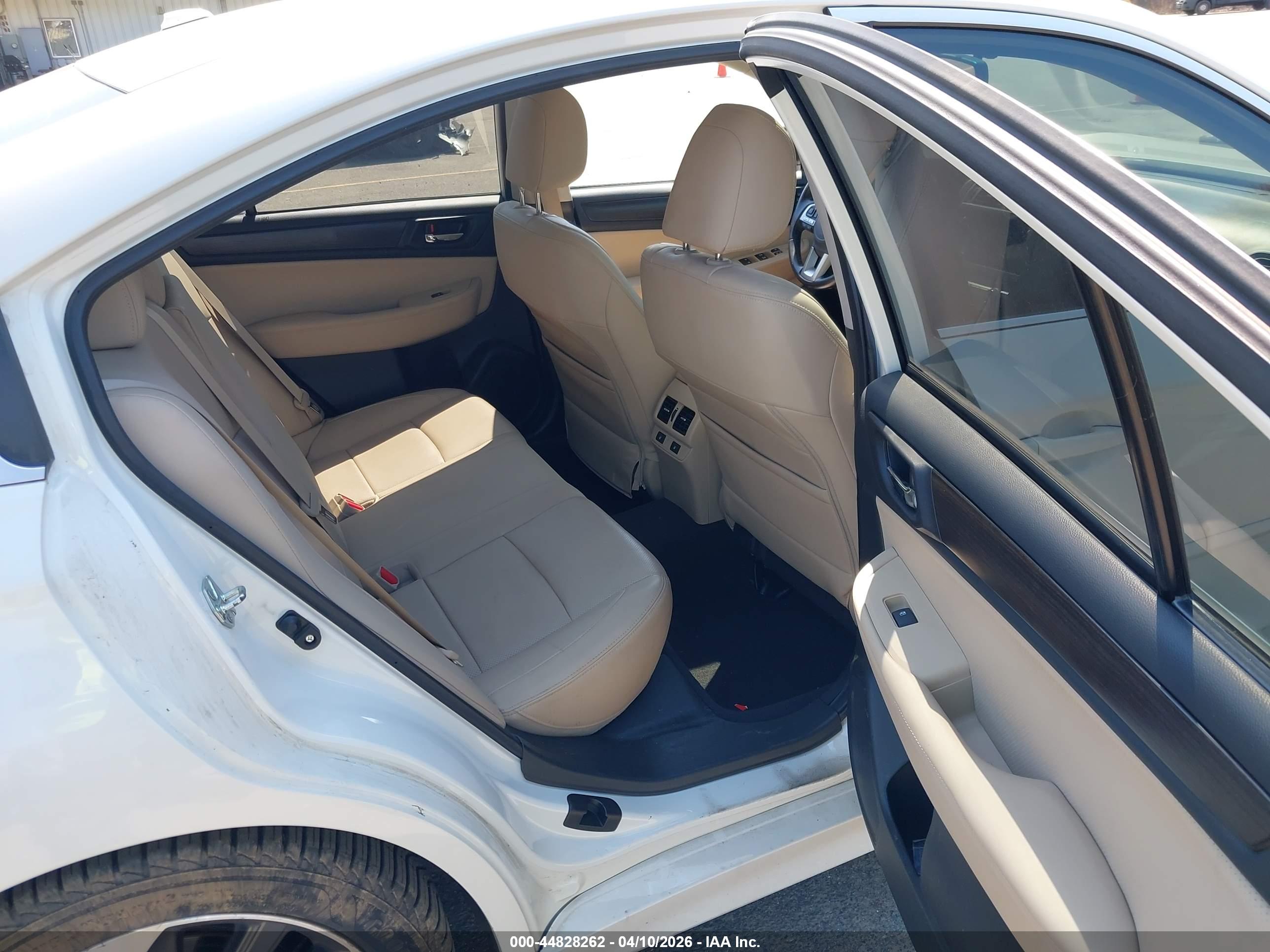 SUBARU LEGACY image 8