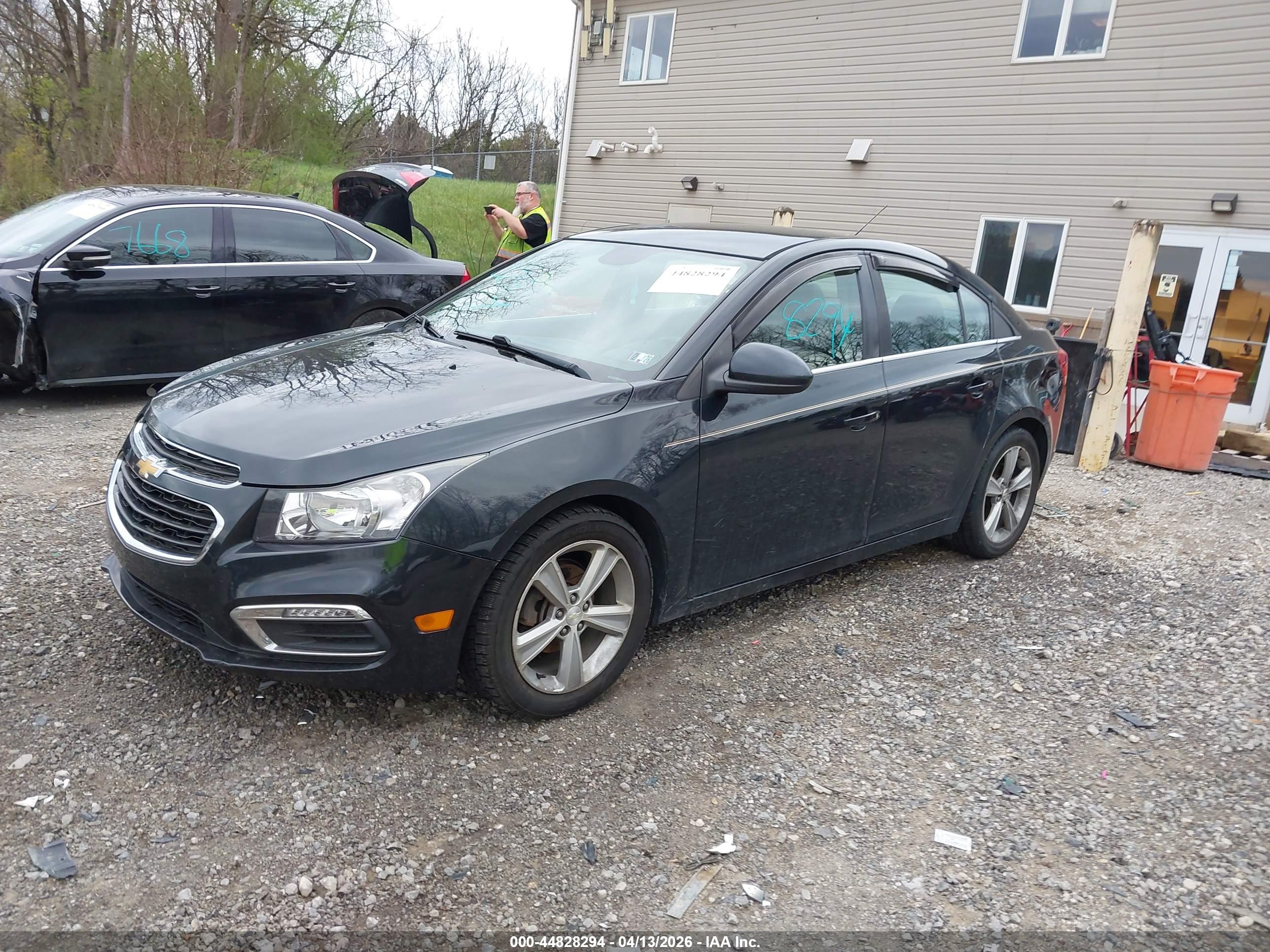 CHEVROLET CRUZE image 2