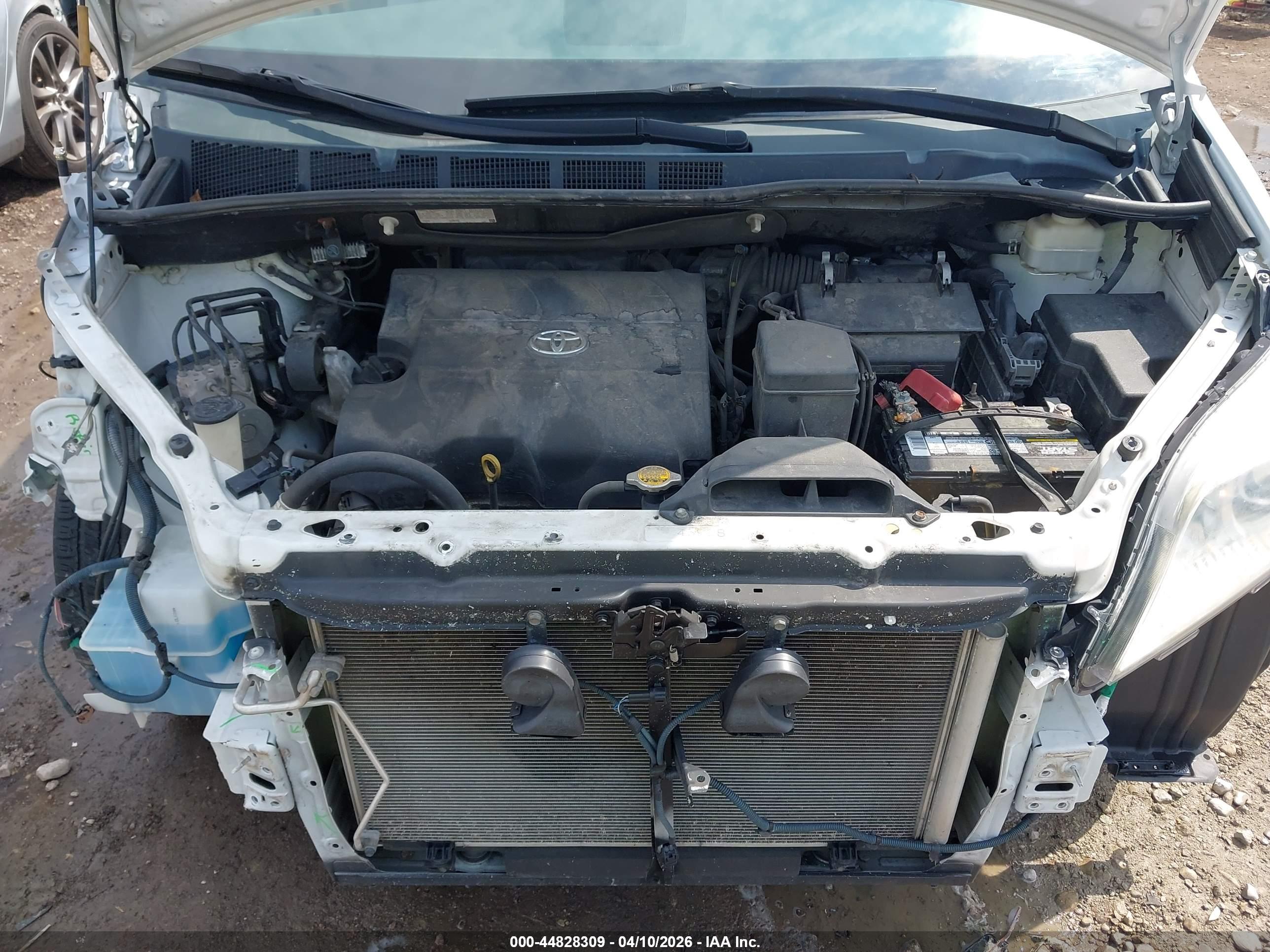 TOYOTA SIENNA image 10