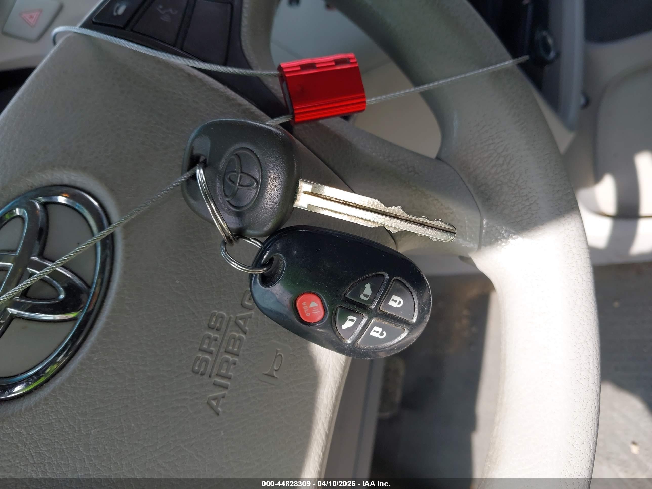 TOYOTA SIENNA image 11