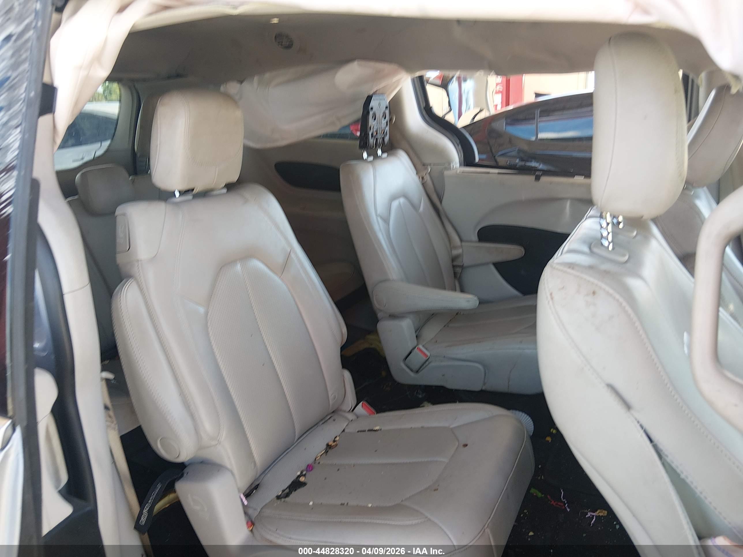 CHRYSLER VOYAGER image 8