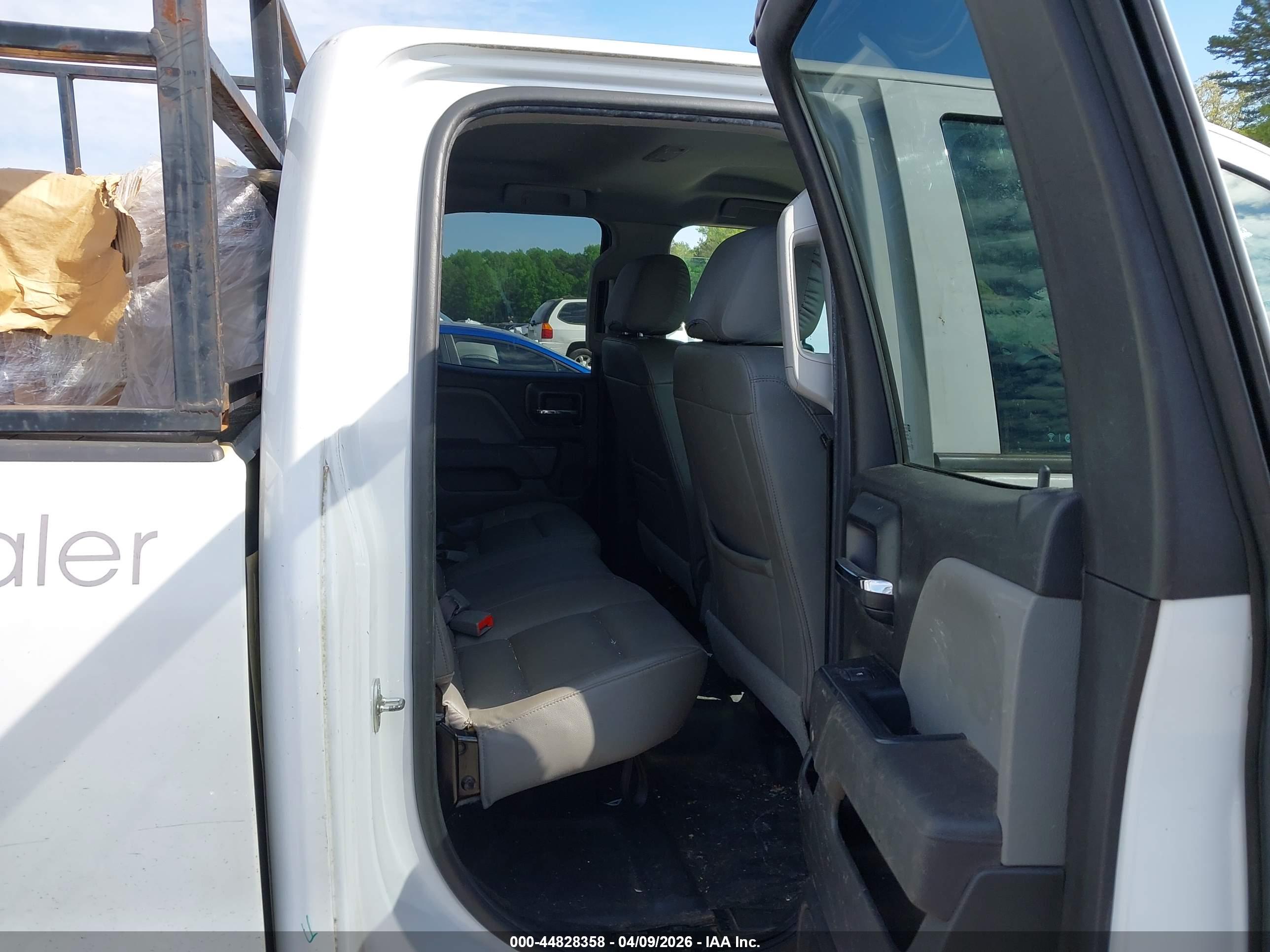 CHEVROLET SILVERADO image 8