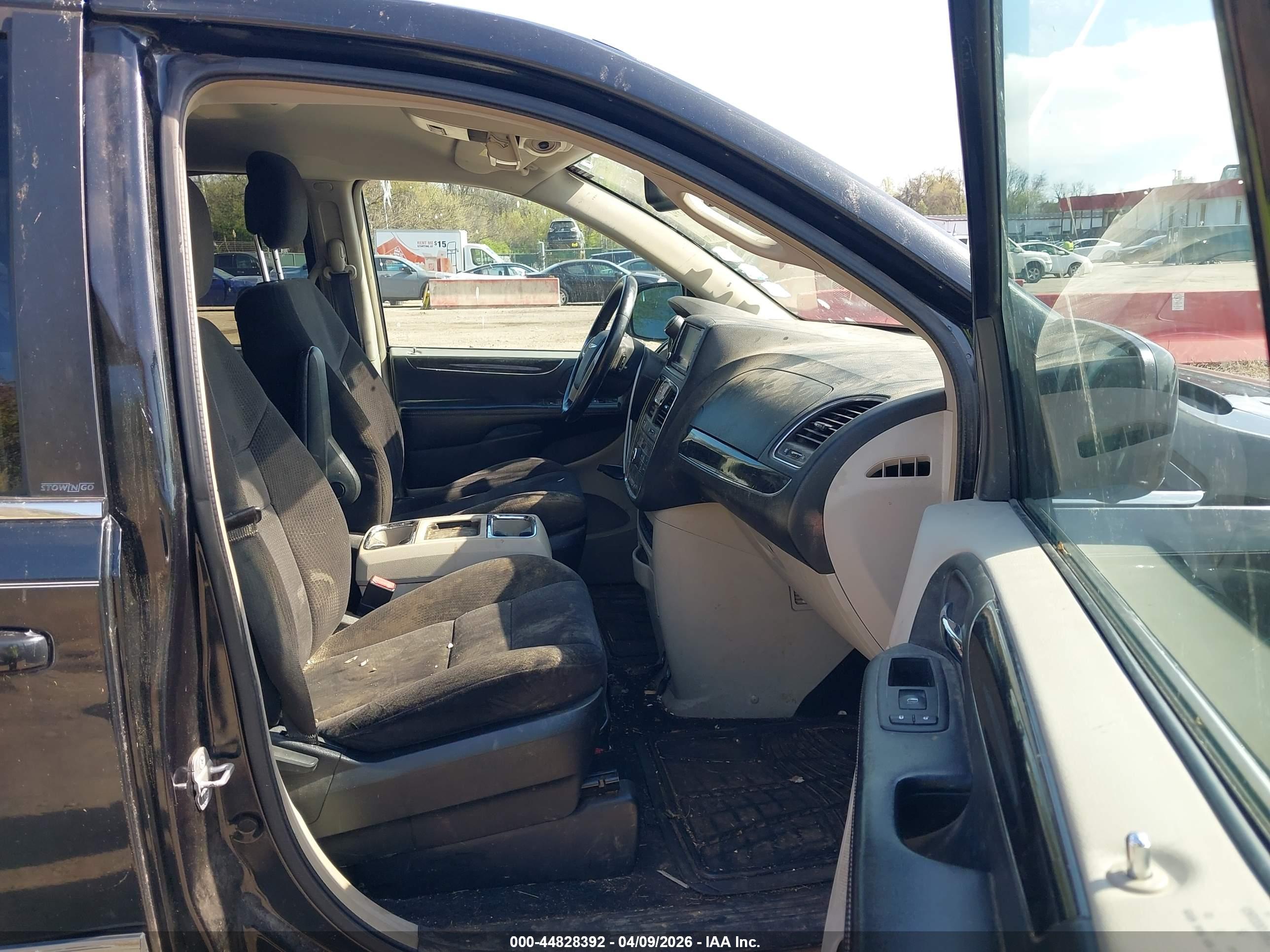 CHRYSLER TOWN image 5