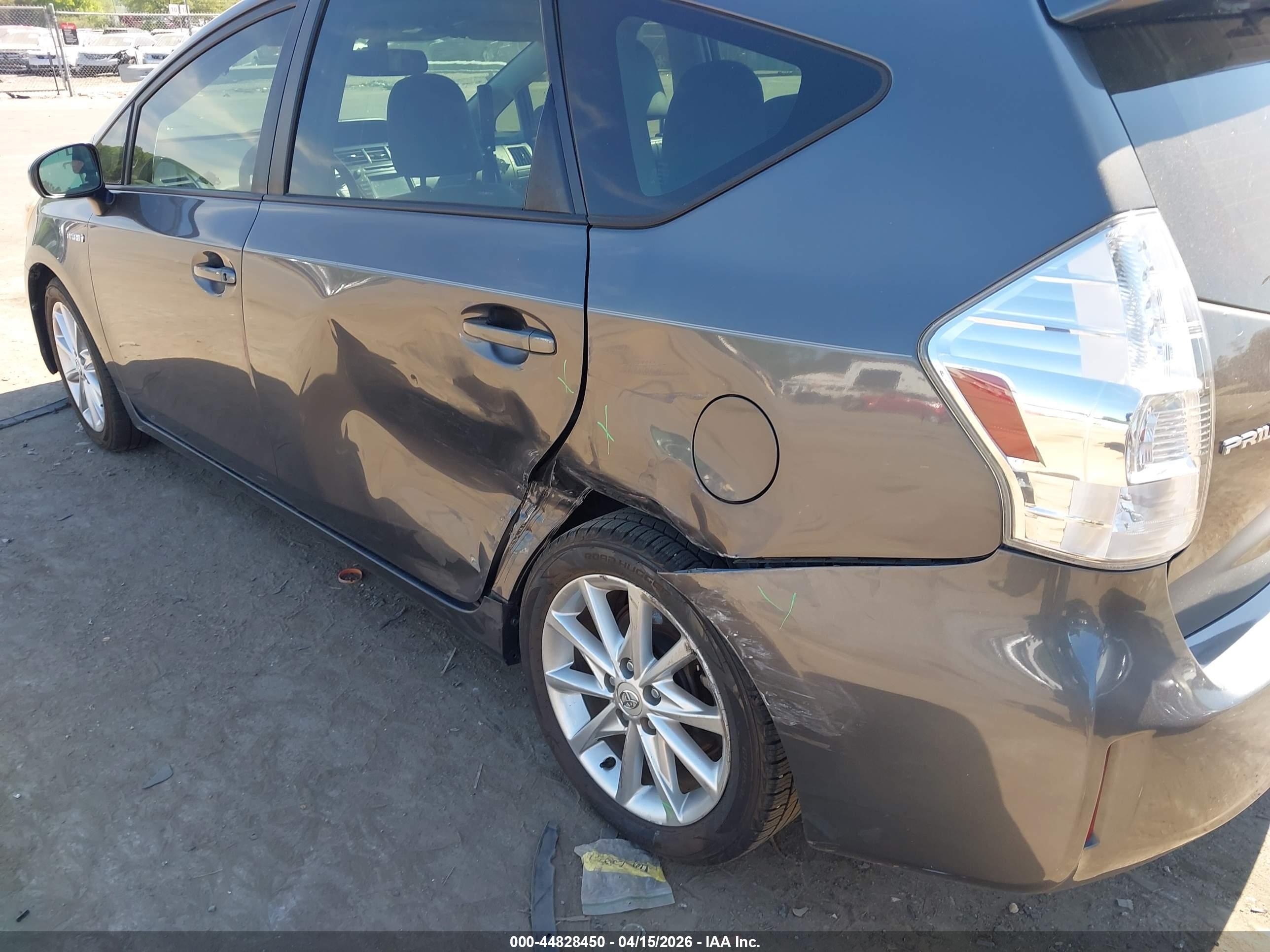 TOYOTA PRIUS image 6