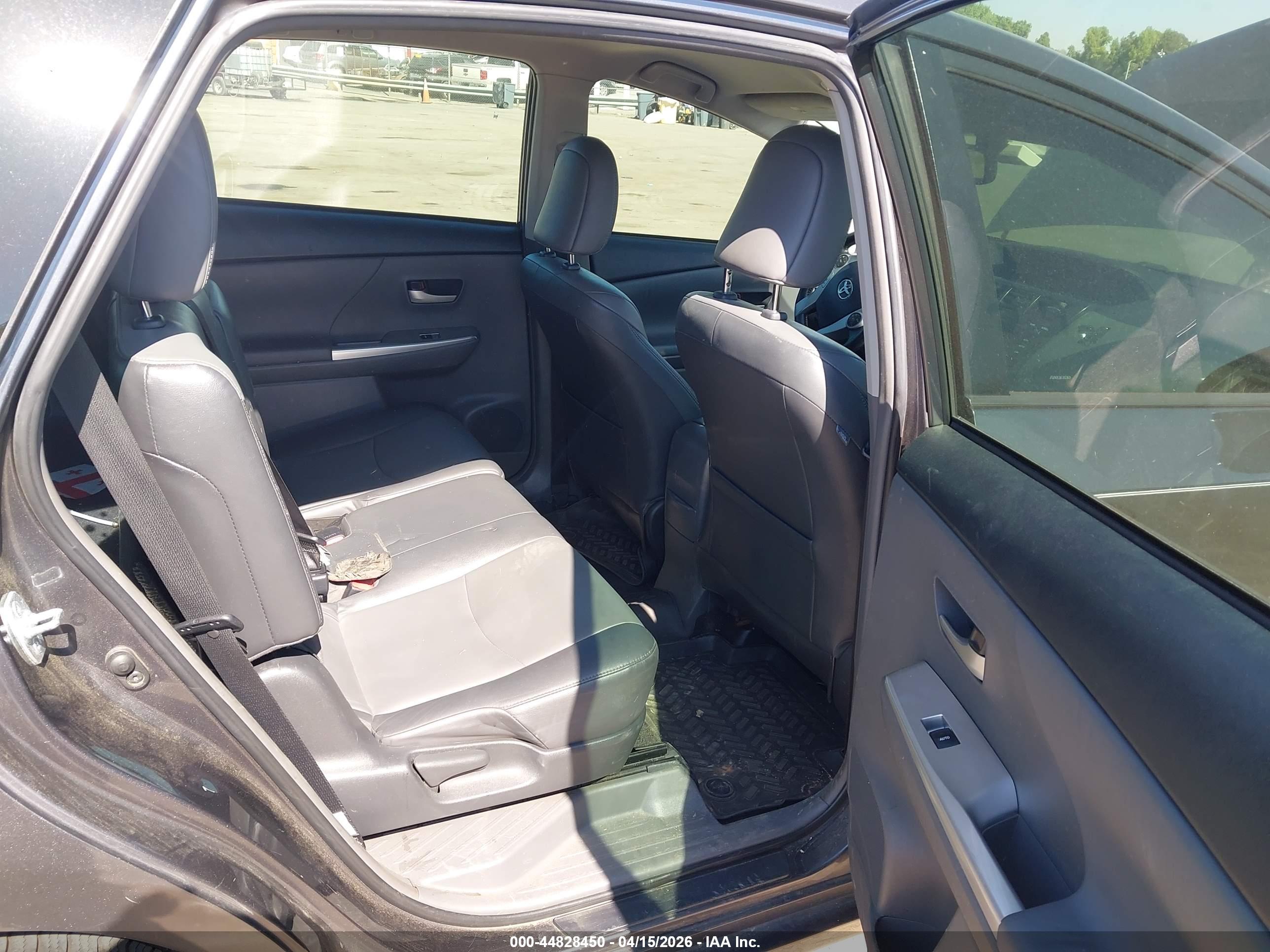 TOYOTA PRIUS image 8