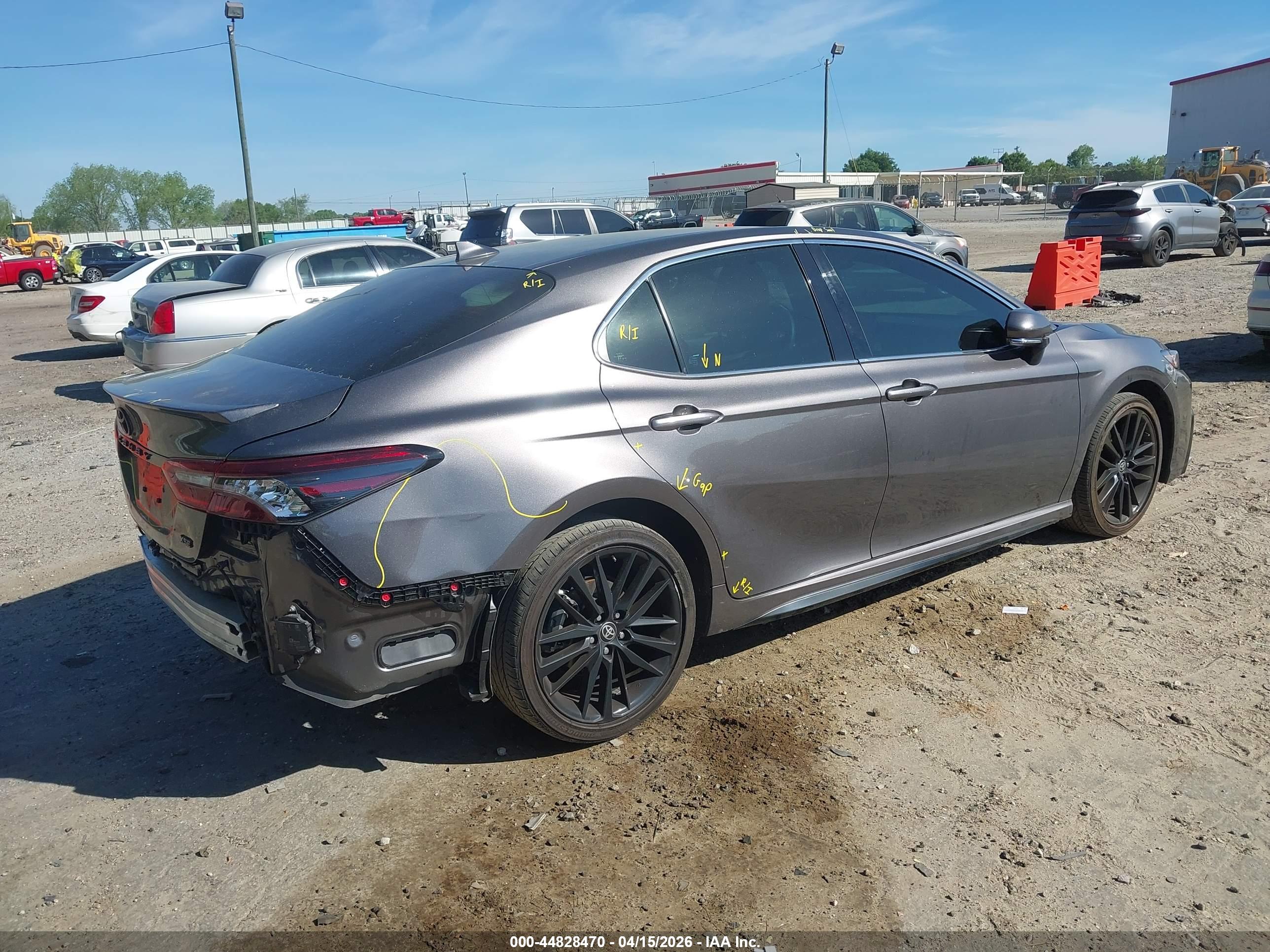 TOYOTA CAMRY image 4