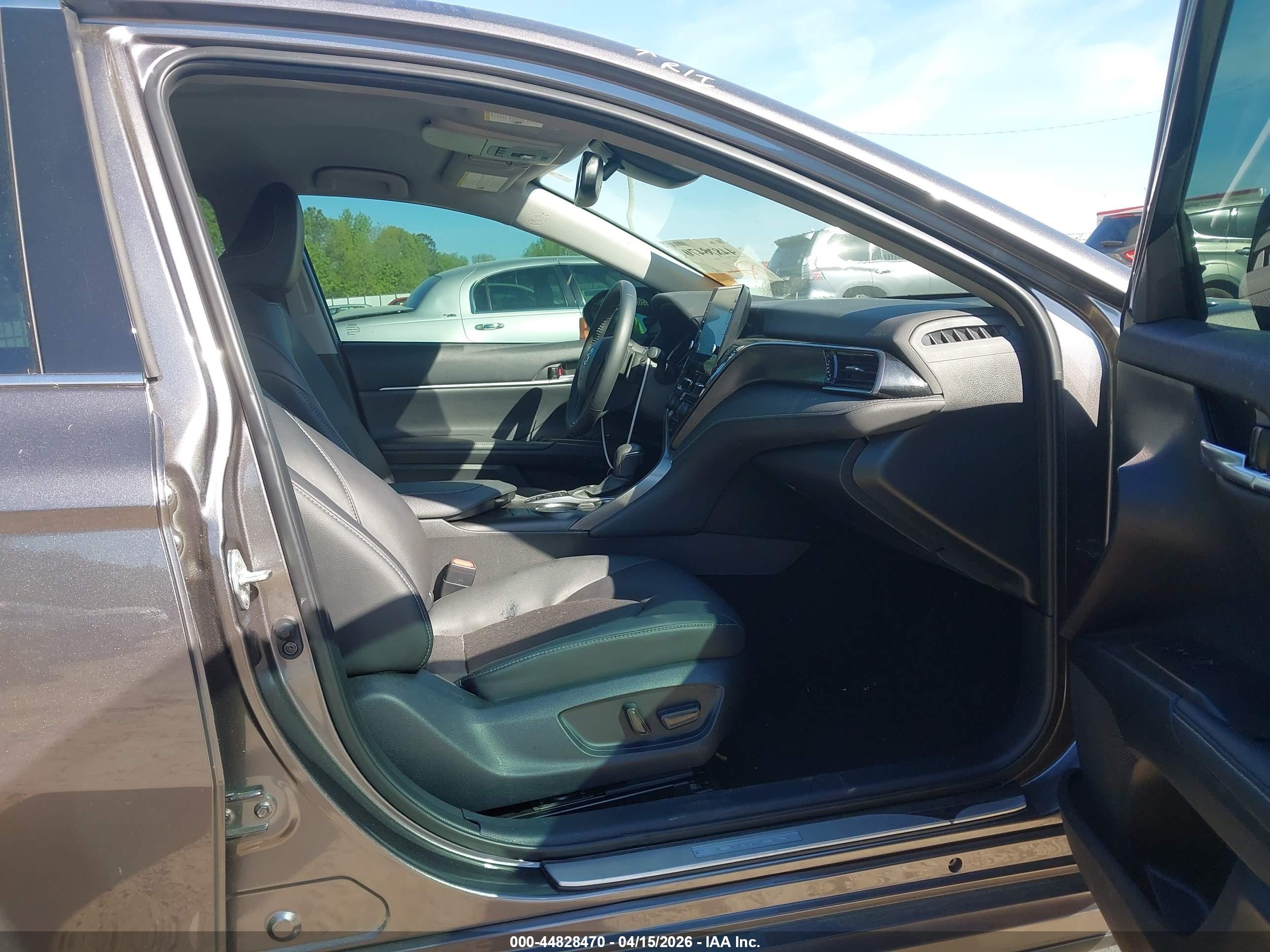 TOYOTA CAMRY image 5