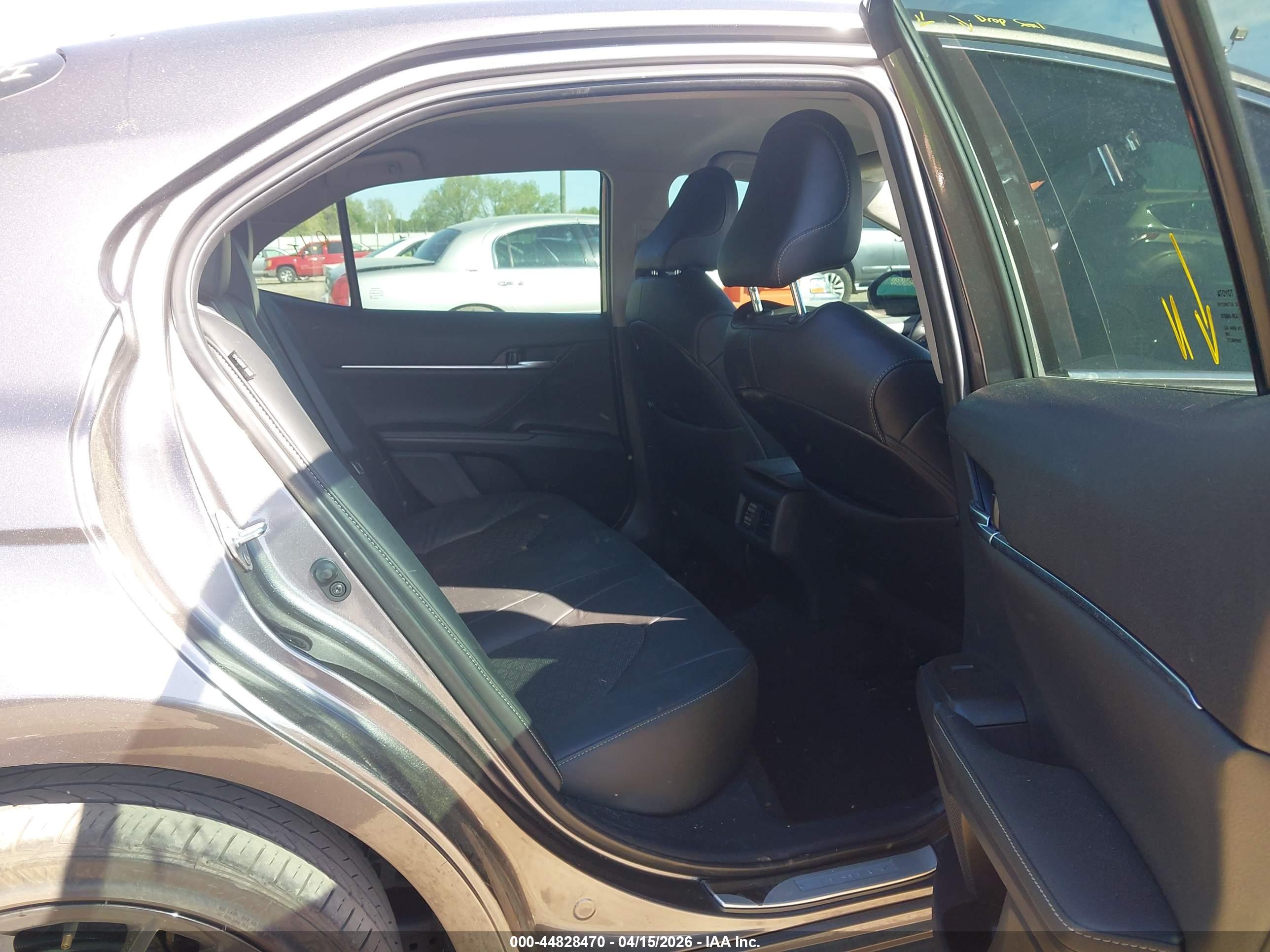 TOYOTA CAMRY image 8