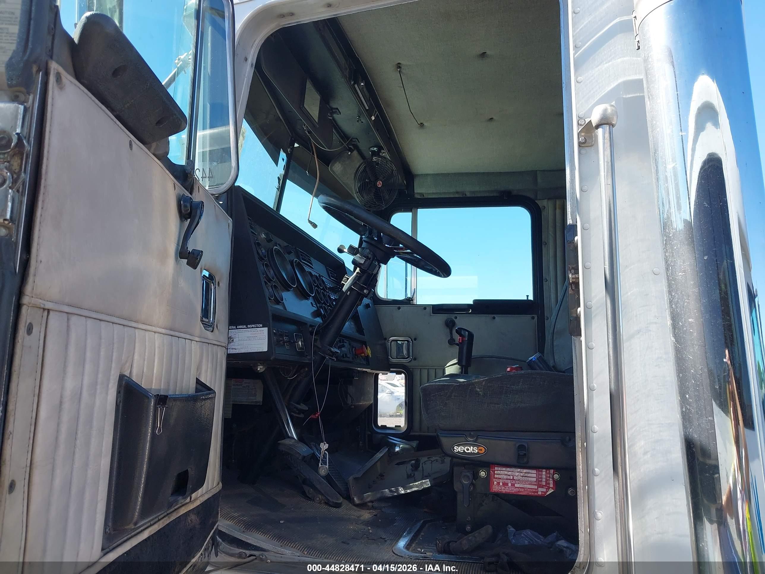 KENWORTH CONSTRUCTION image 7