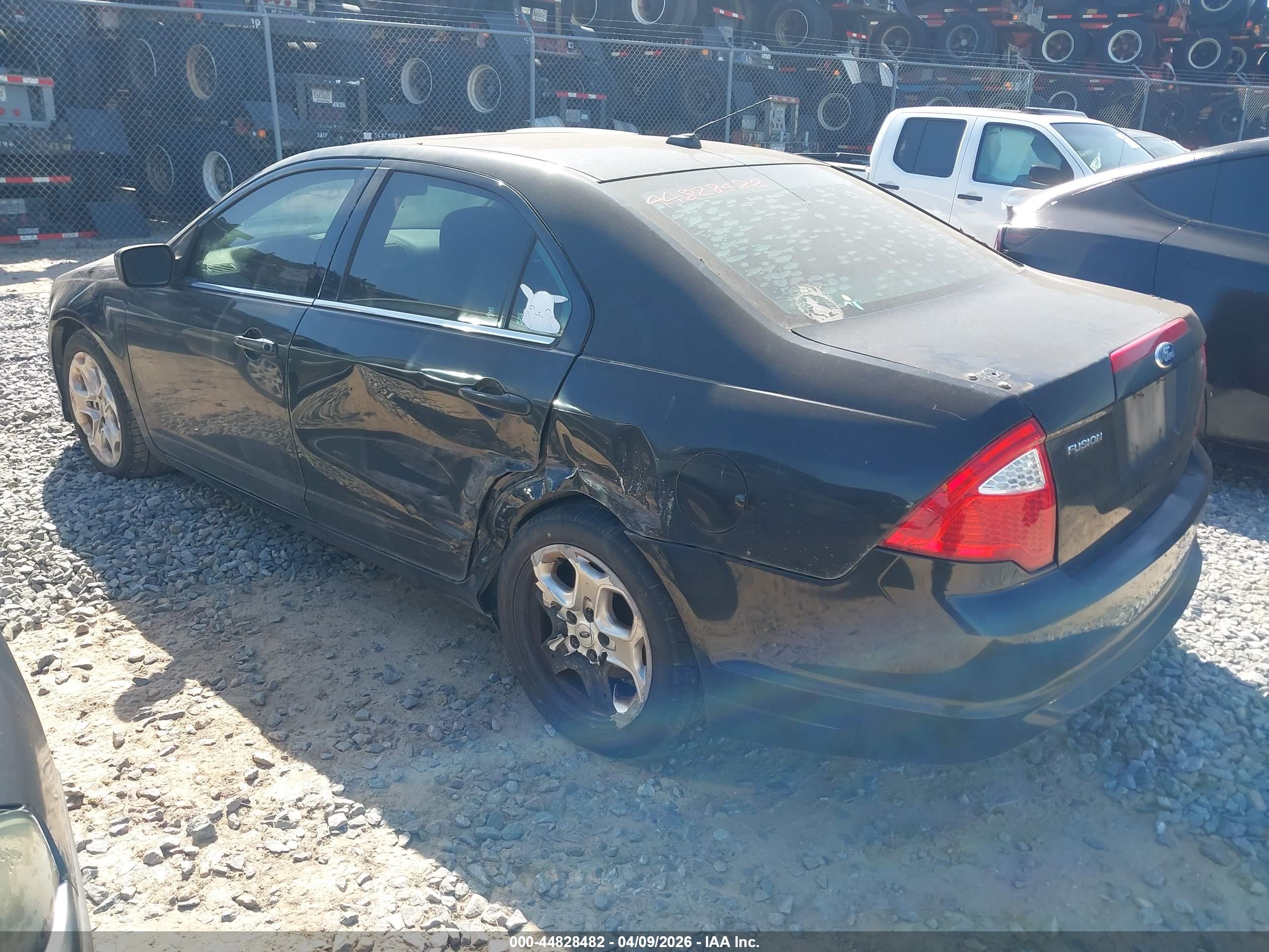 FORD FUSION image 3