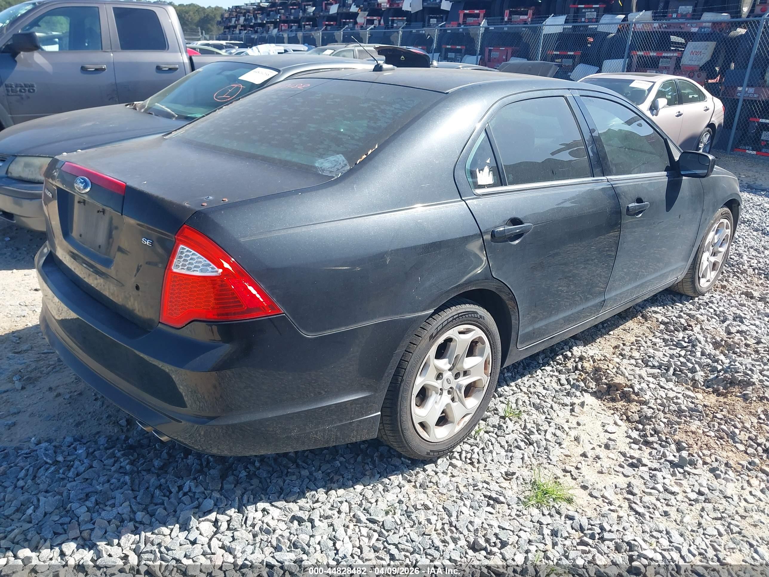 FORD FUSION image 4