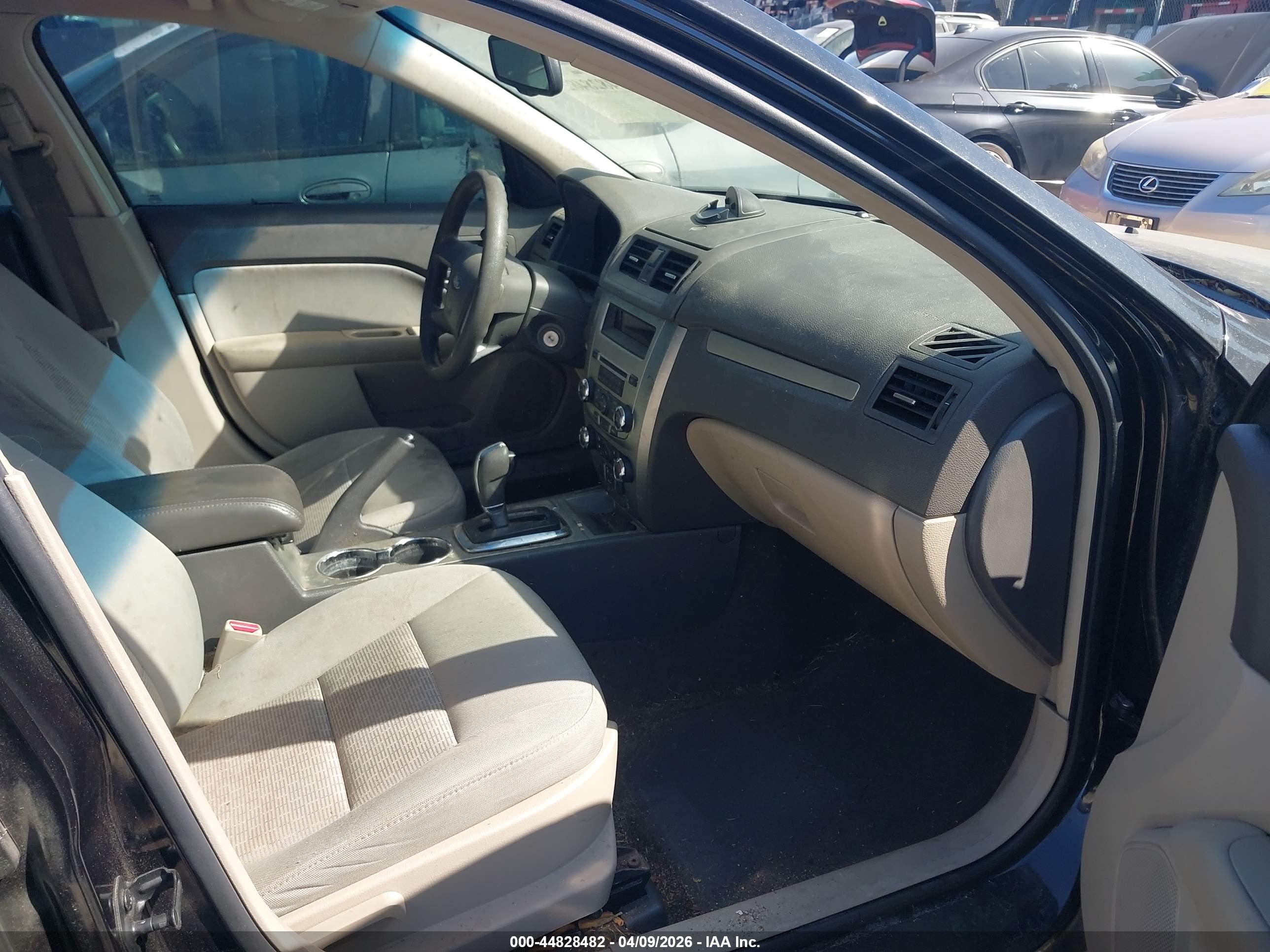 FORD FUSION image 5
