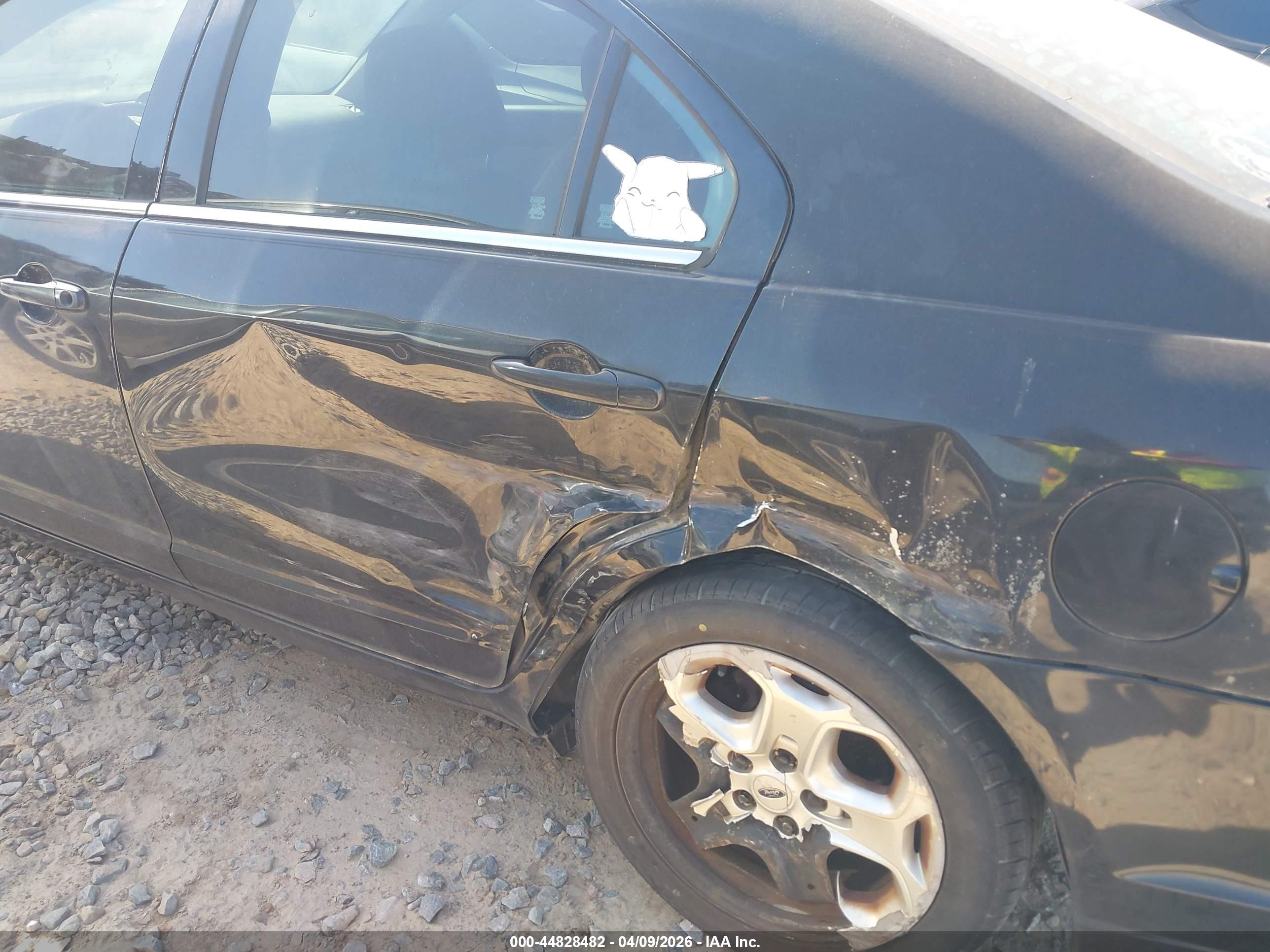 FORD FUSION image 6