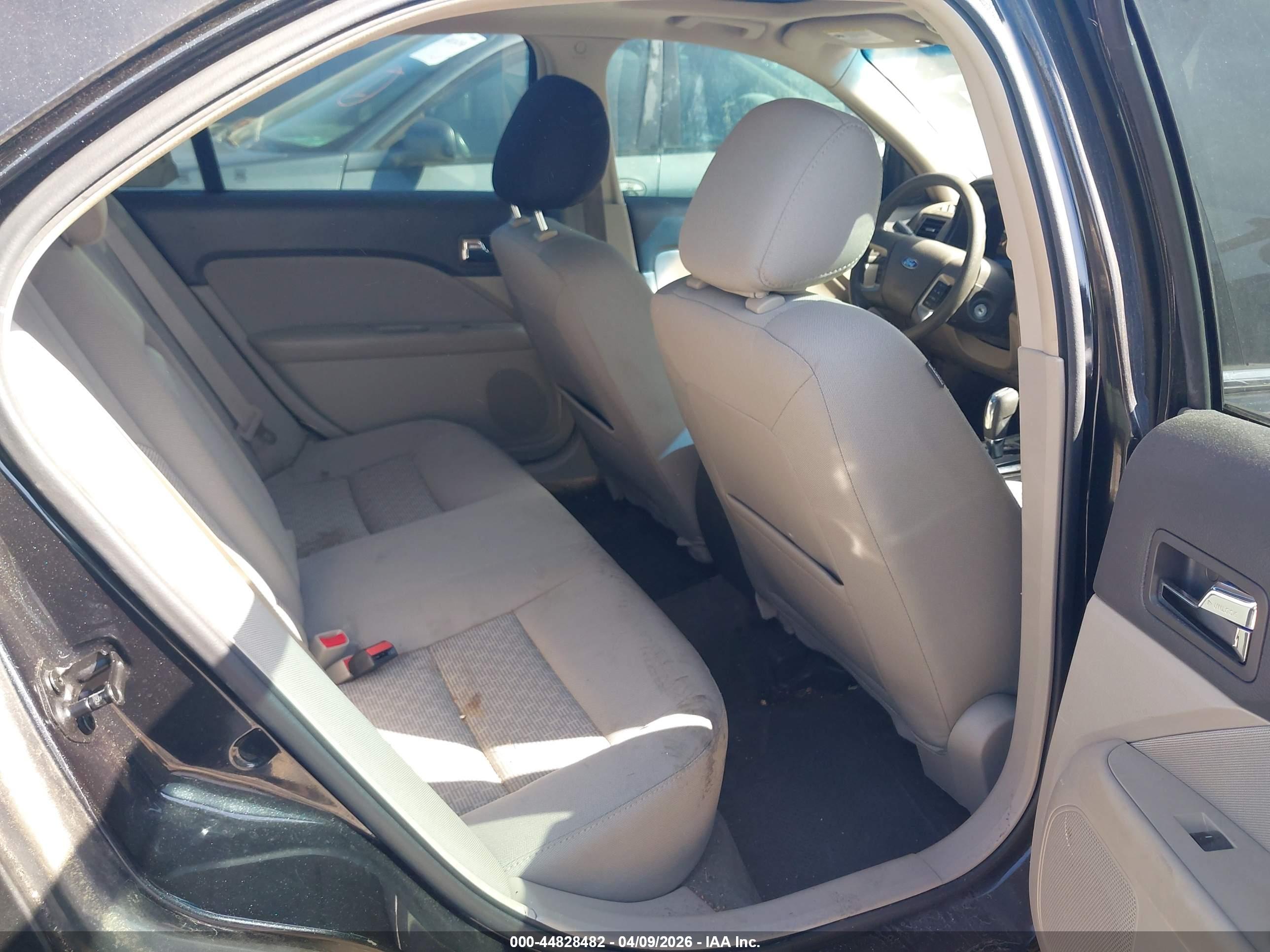 FORD FUSION image 8