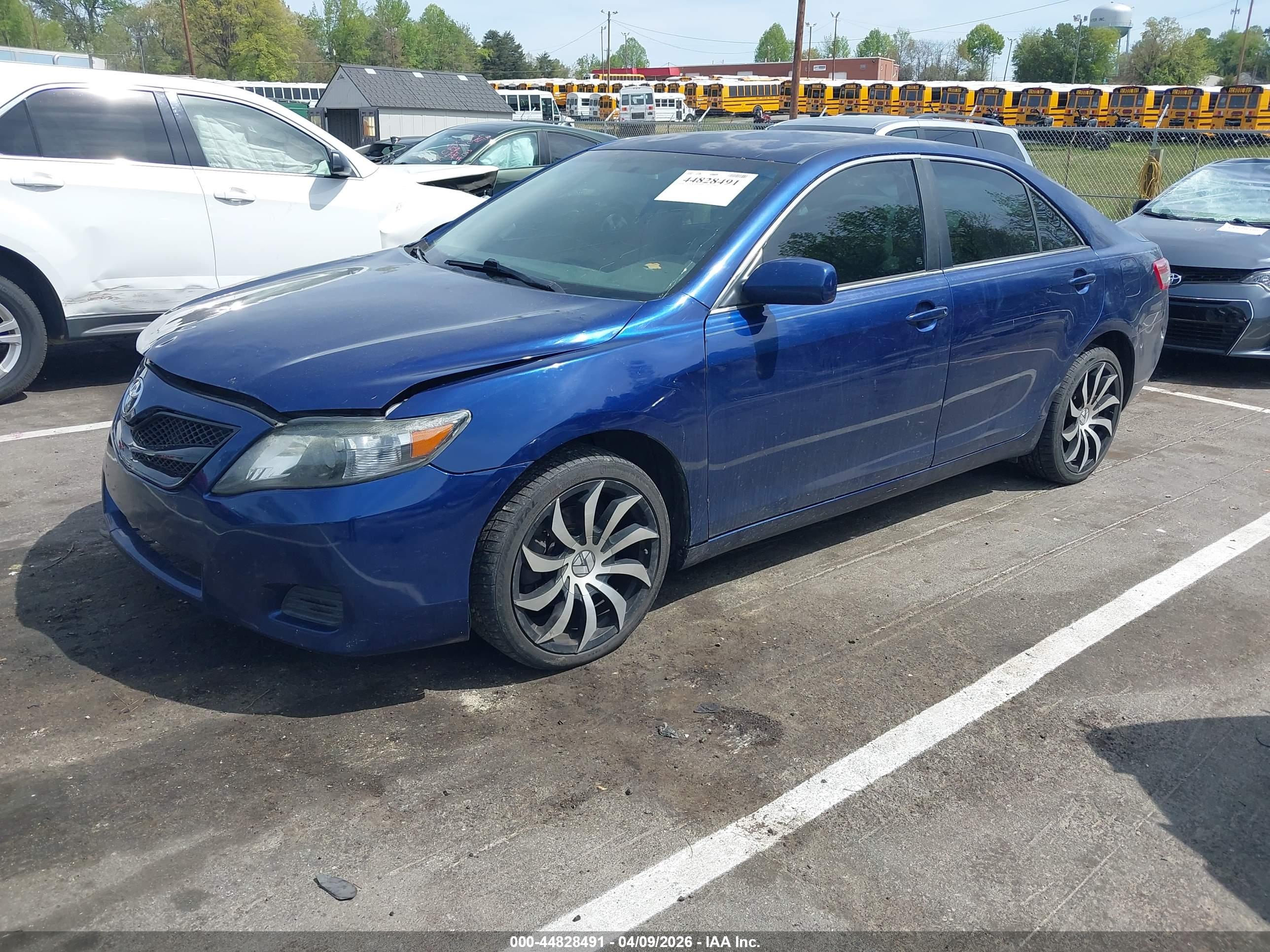 TOYOTA CAMRY image 2