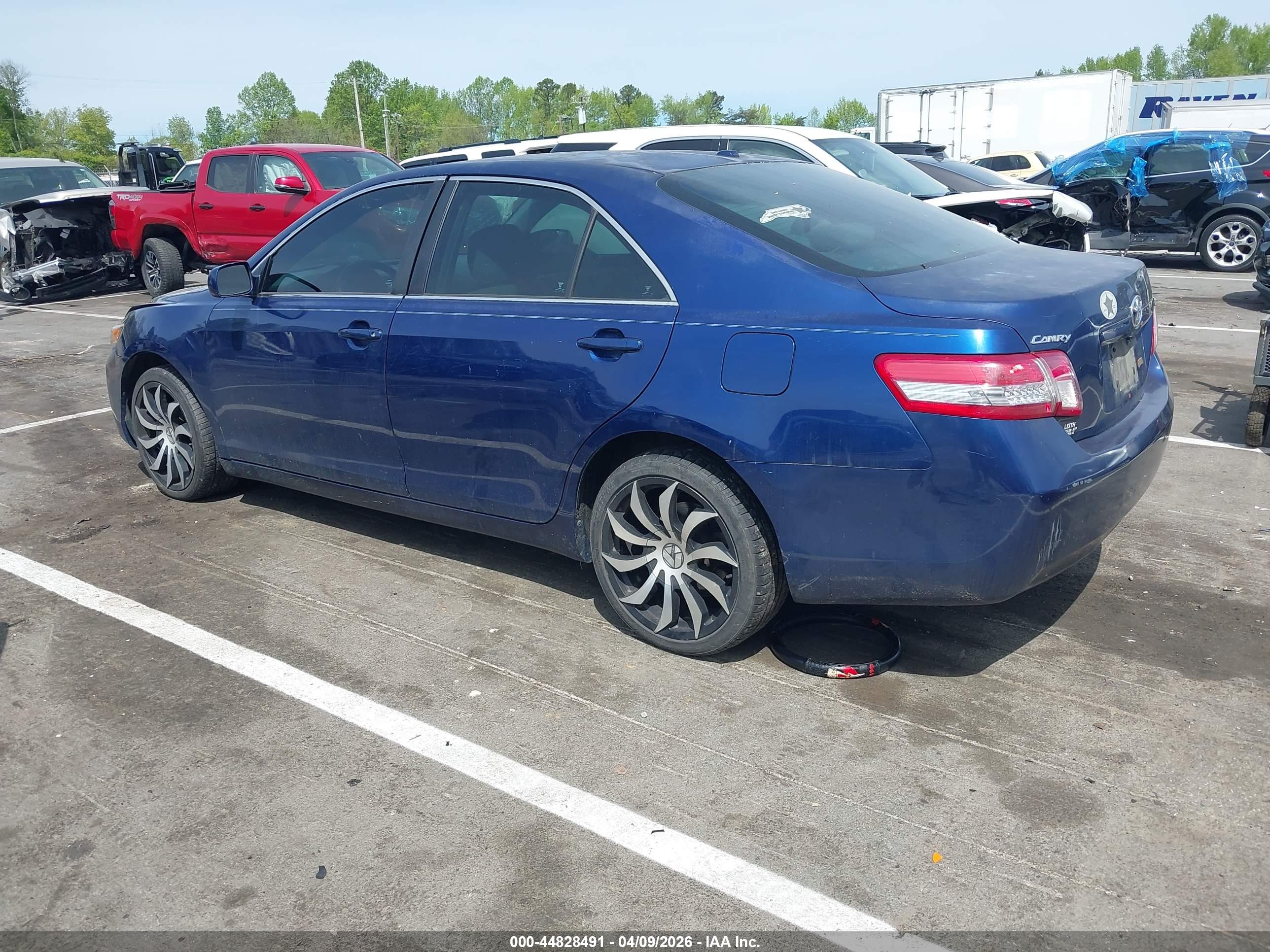 TOYOTA CAMRY image 3