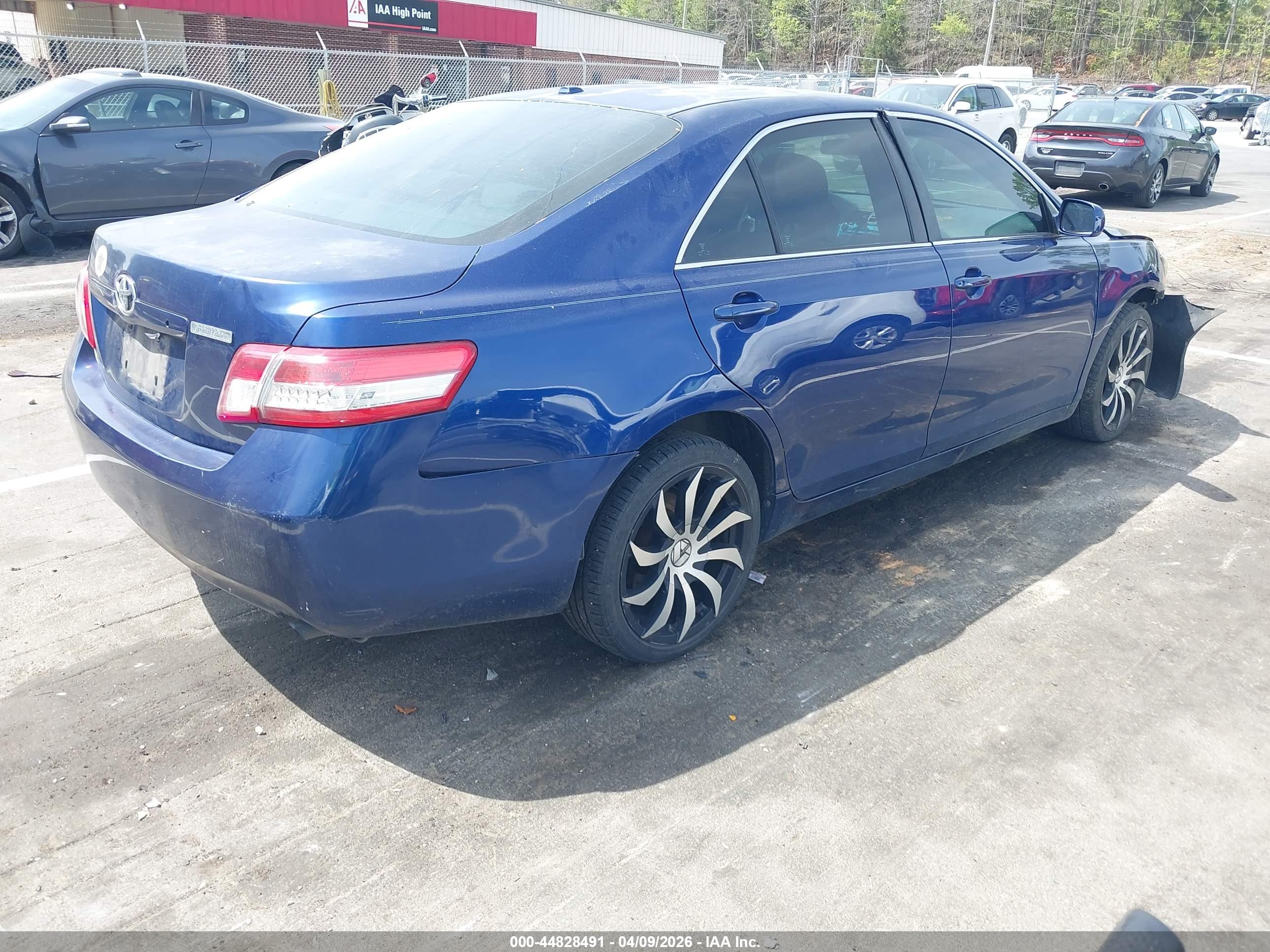 TOYOTA CAMRY image 4