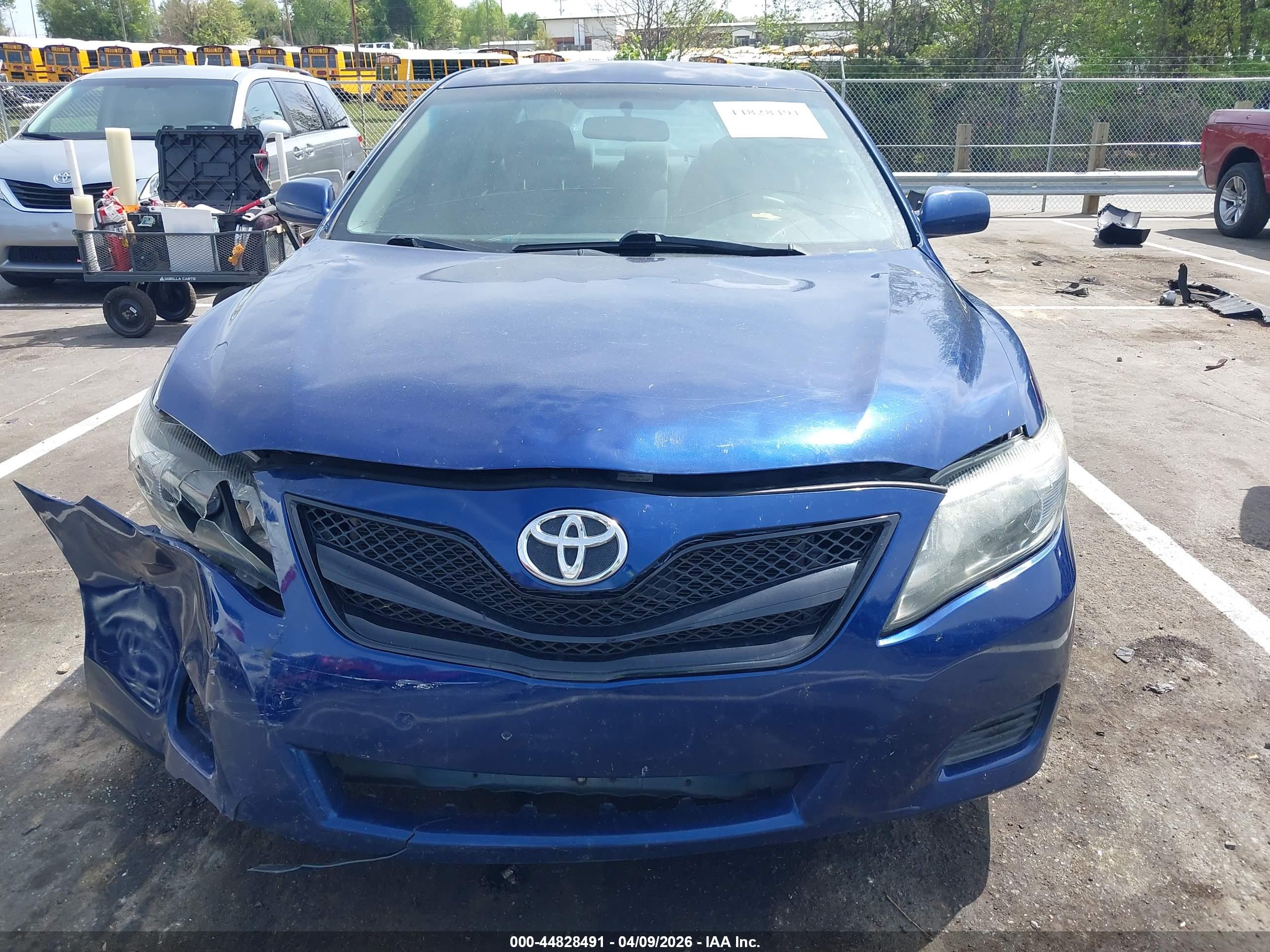 TOYOTA CAMRY image 6