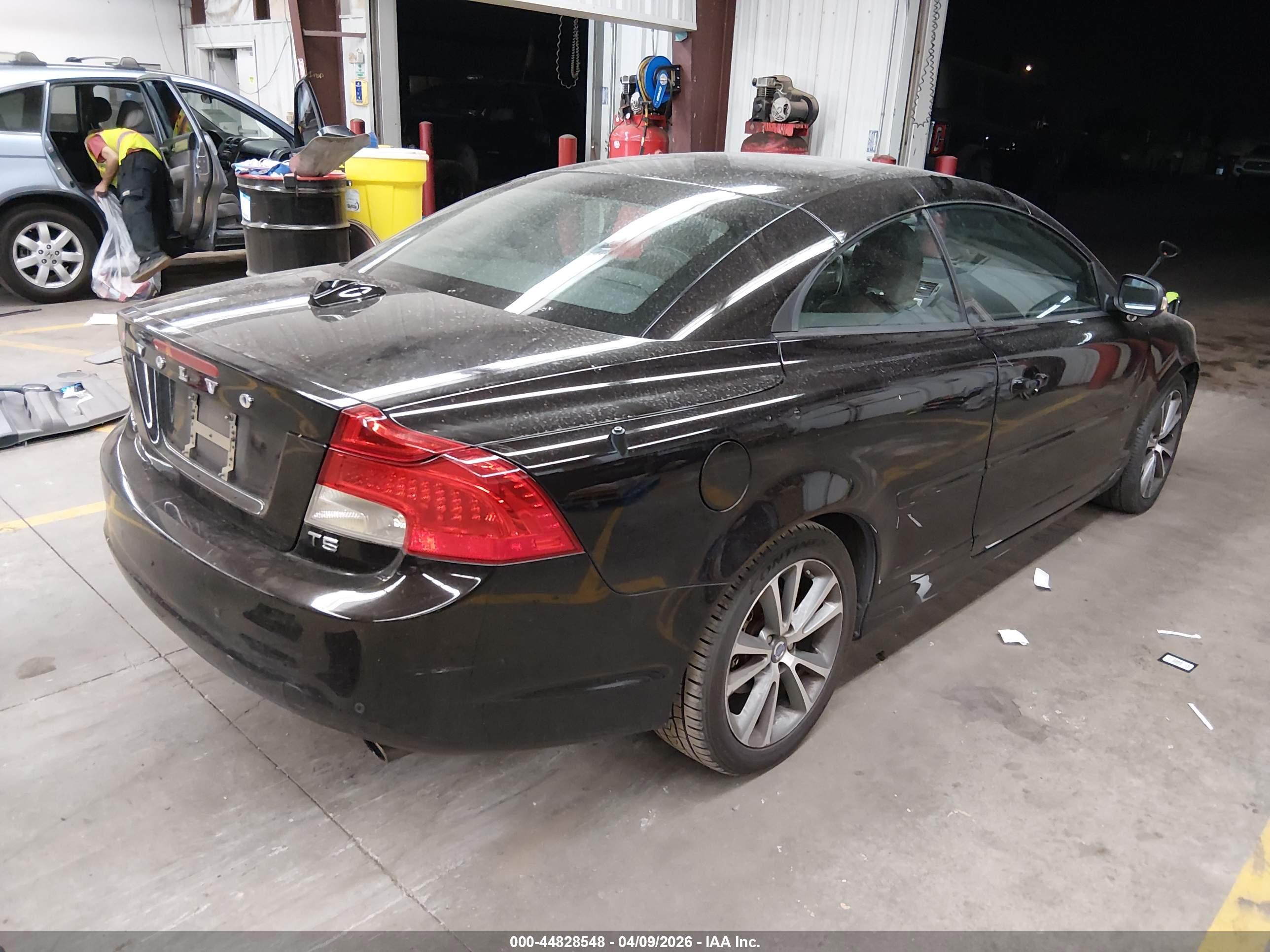VOLVO C70 image 4
