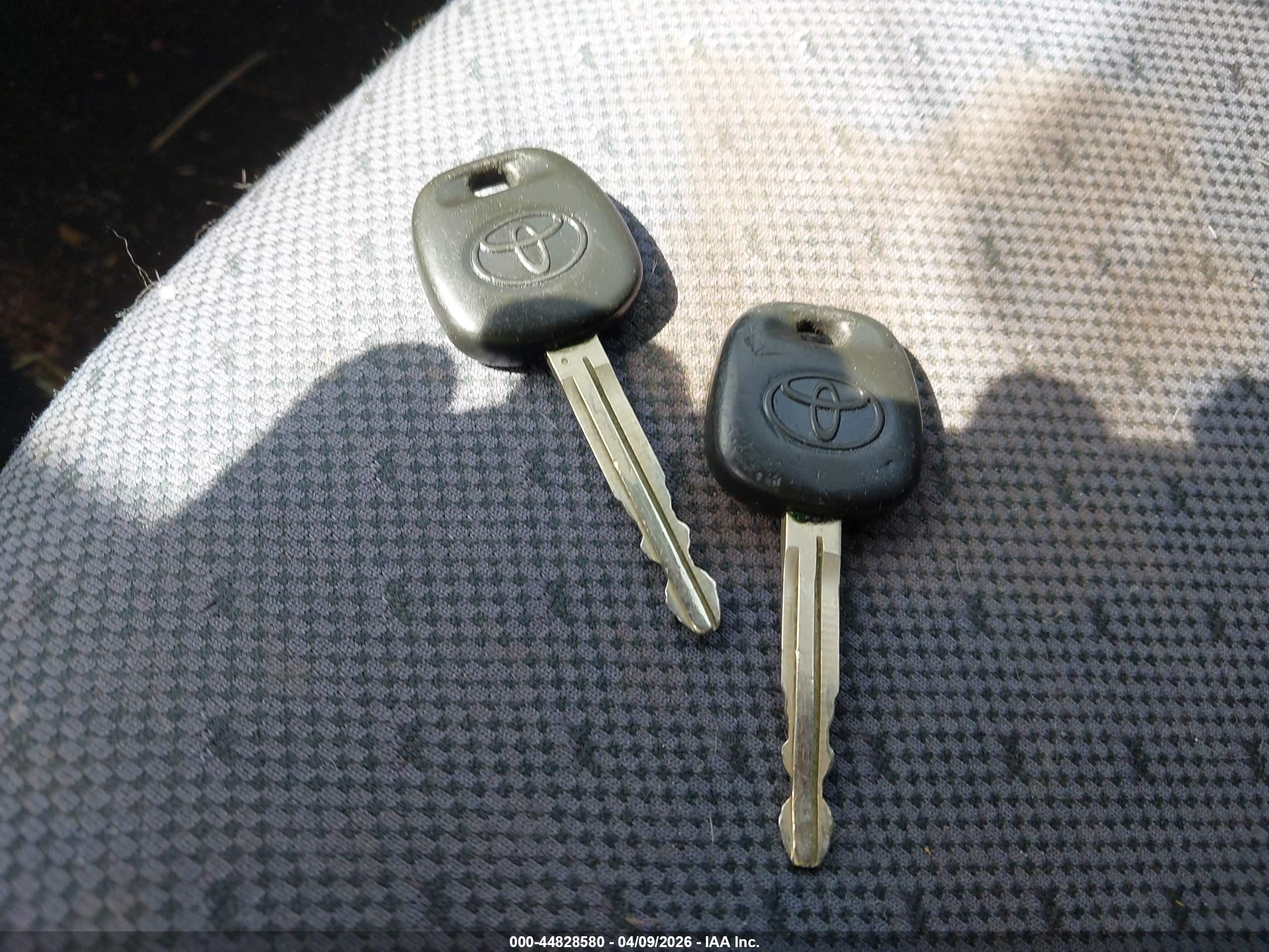 TOYOTA YARIS image 11