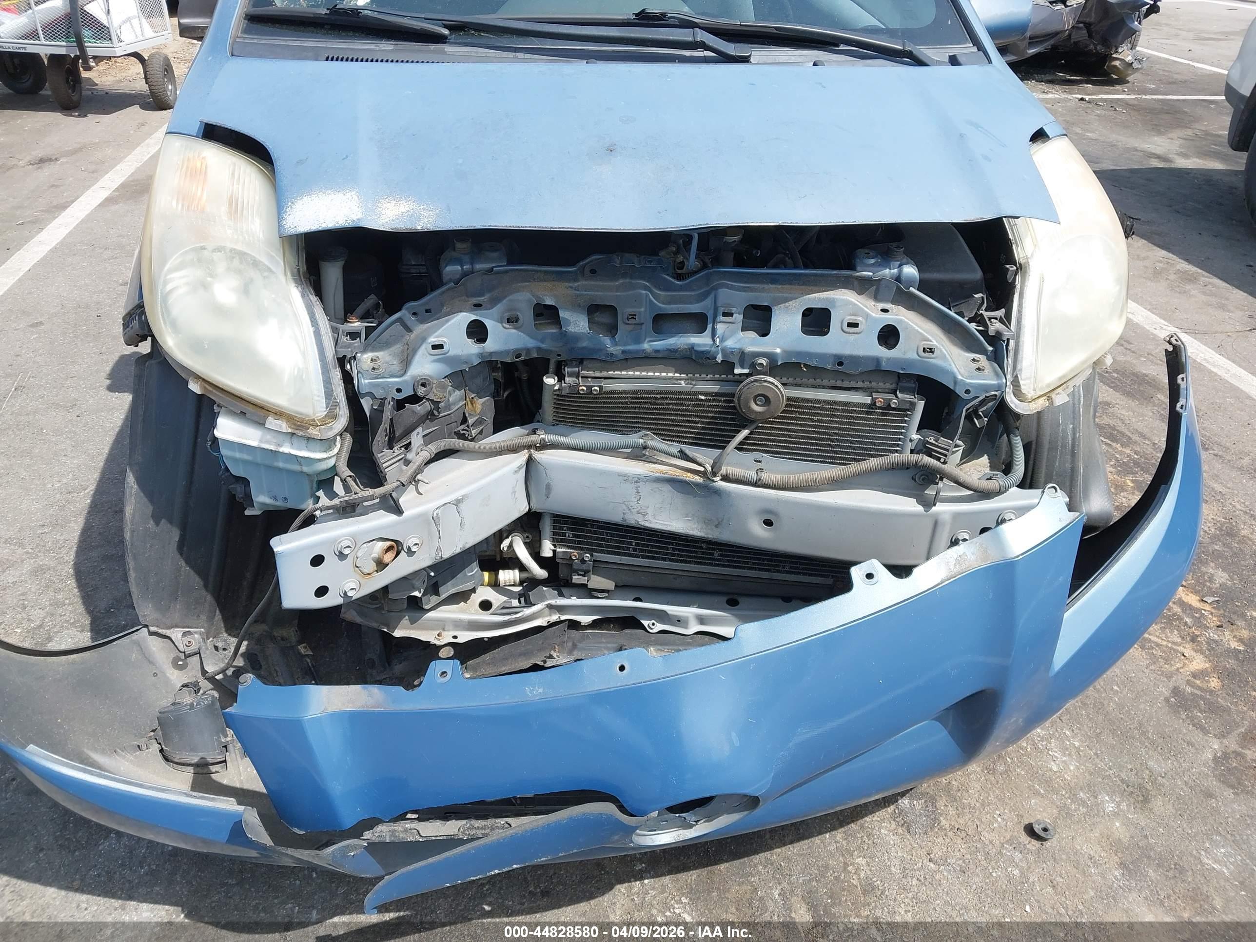 TOYOTA YARIS image 6