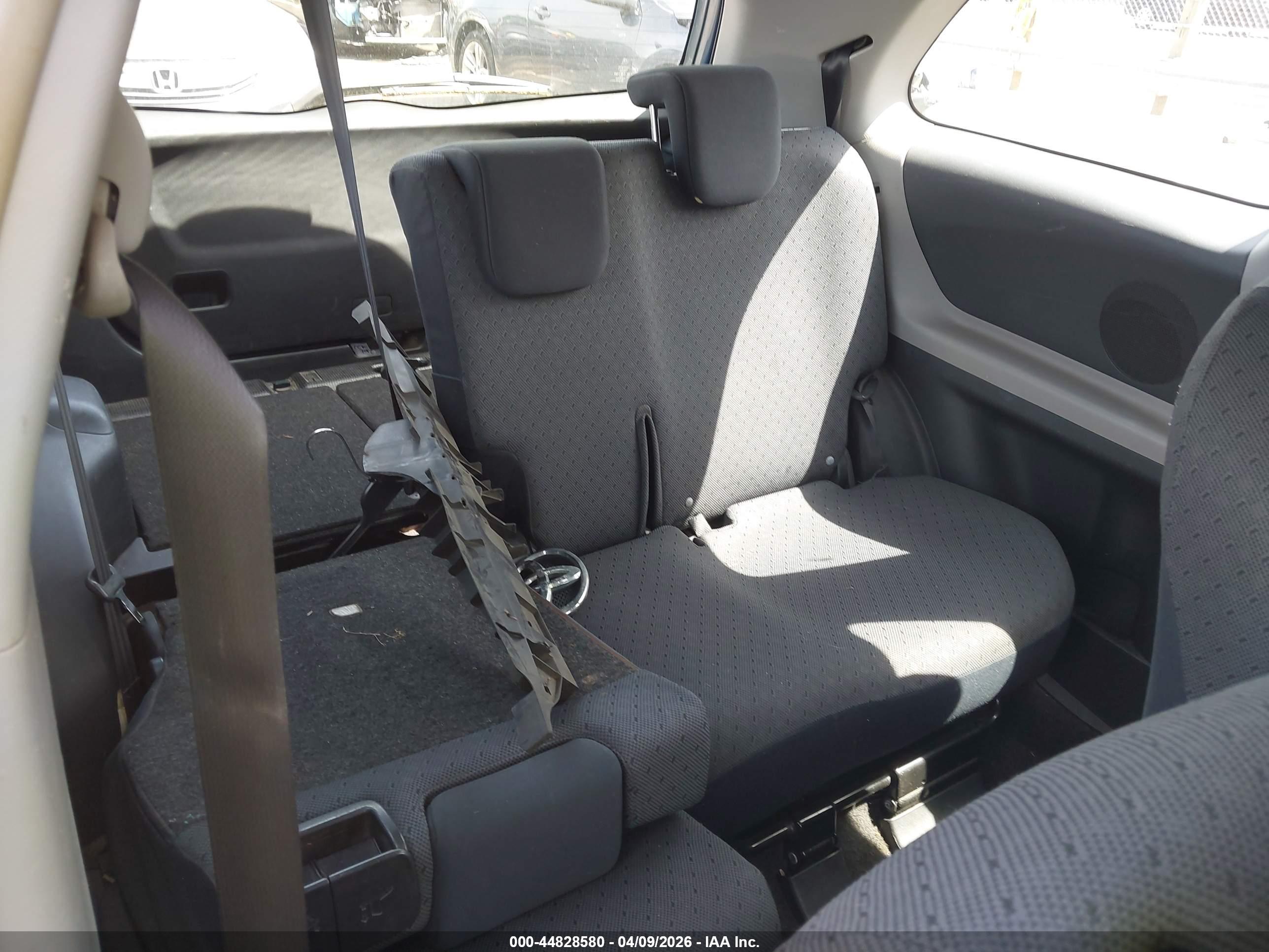 TOYOTA YARIS image 8