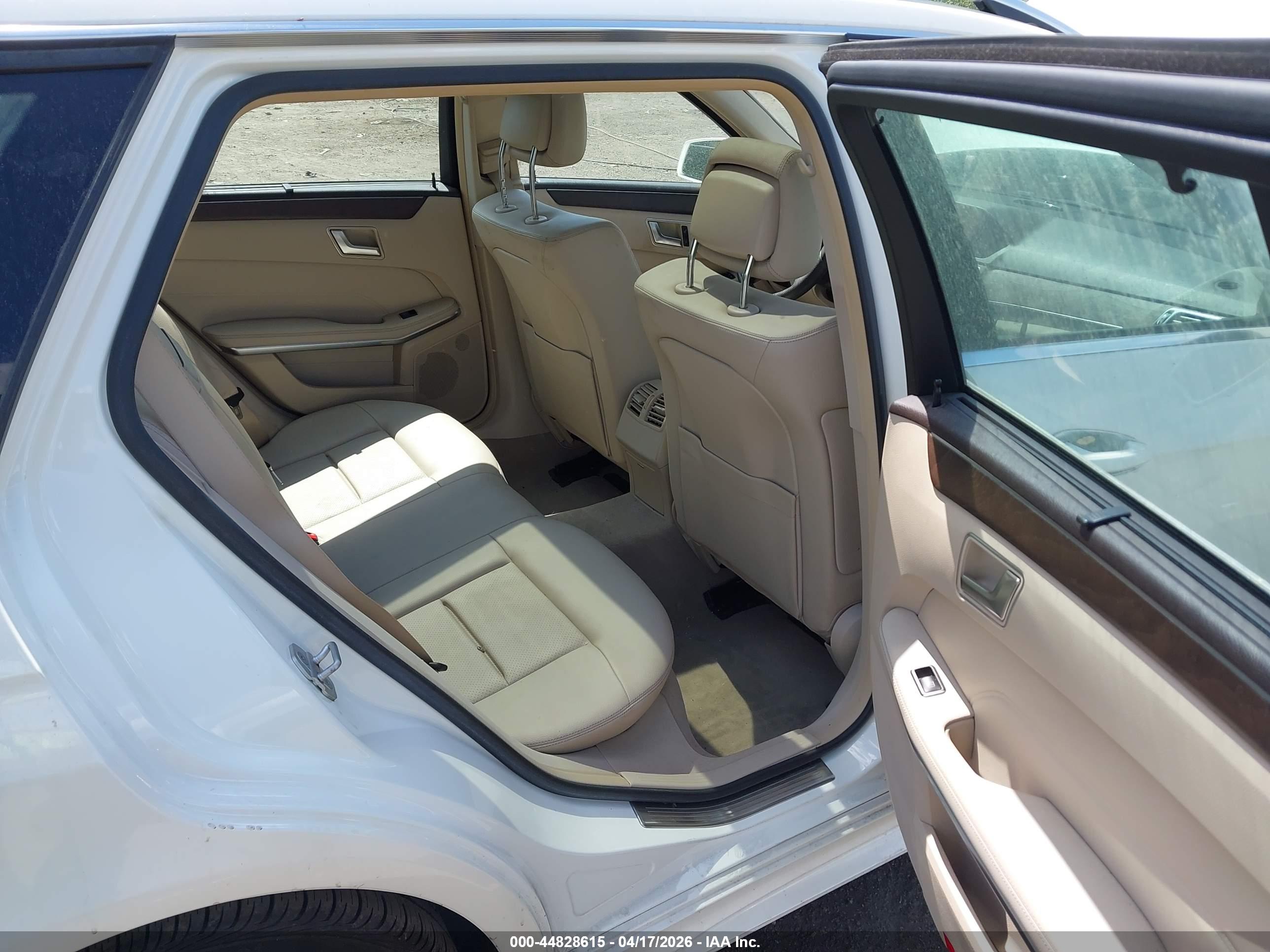MERCEDES-BENZ E image 8