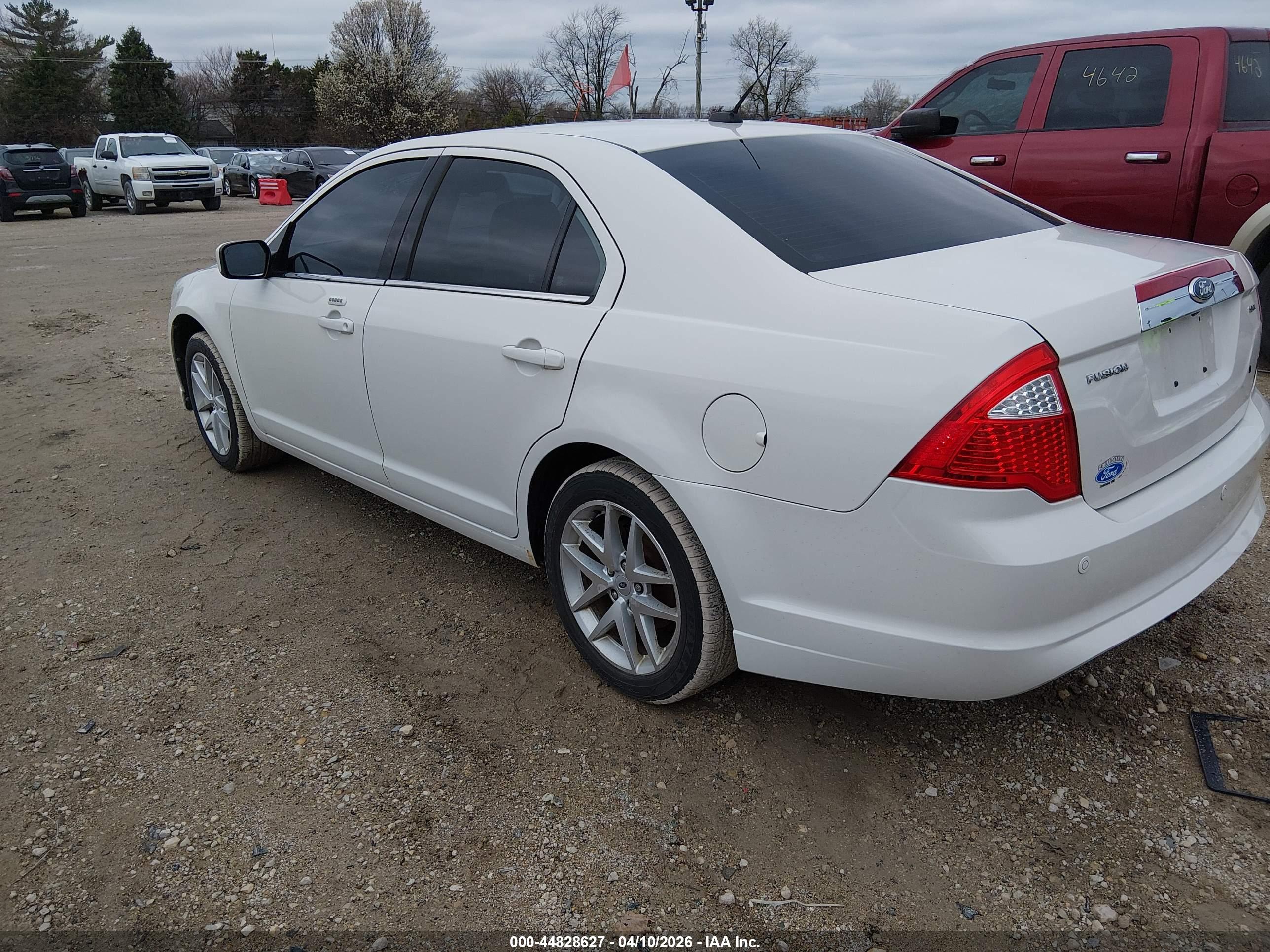 FORD FUSION image 3