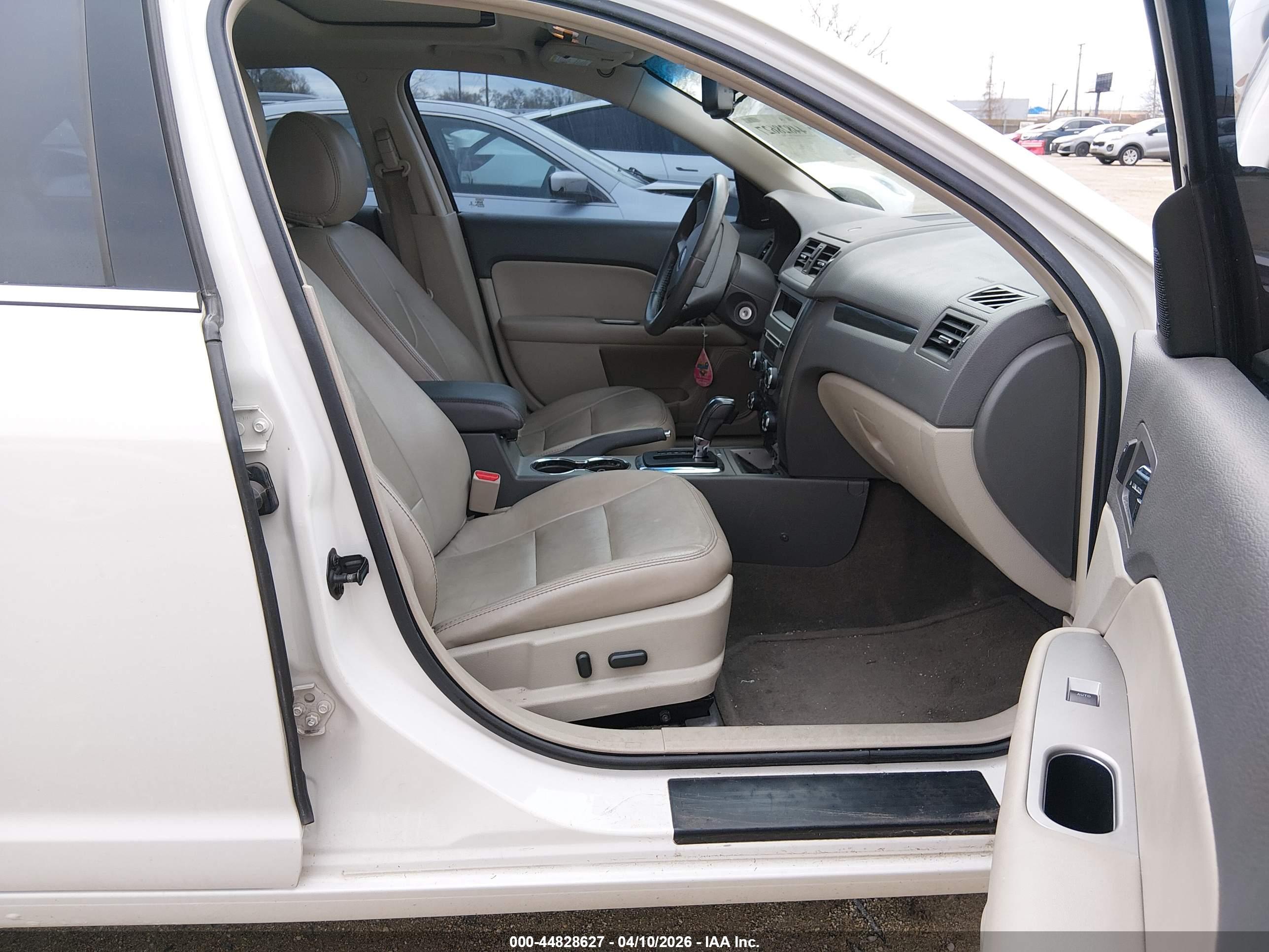 FORD FUSION image 5