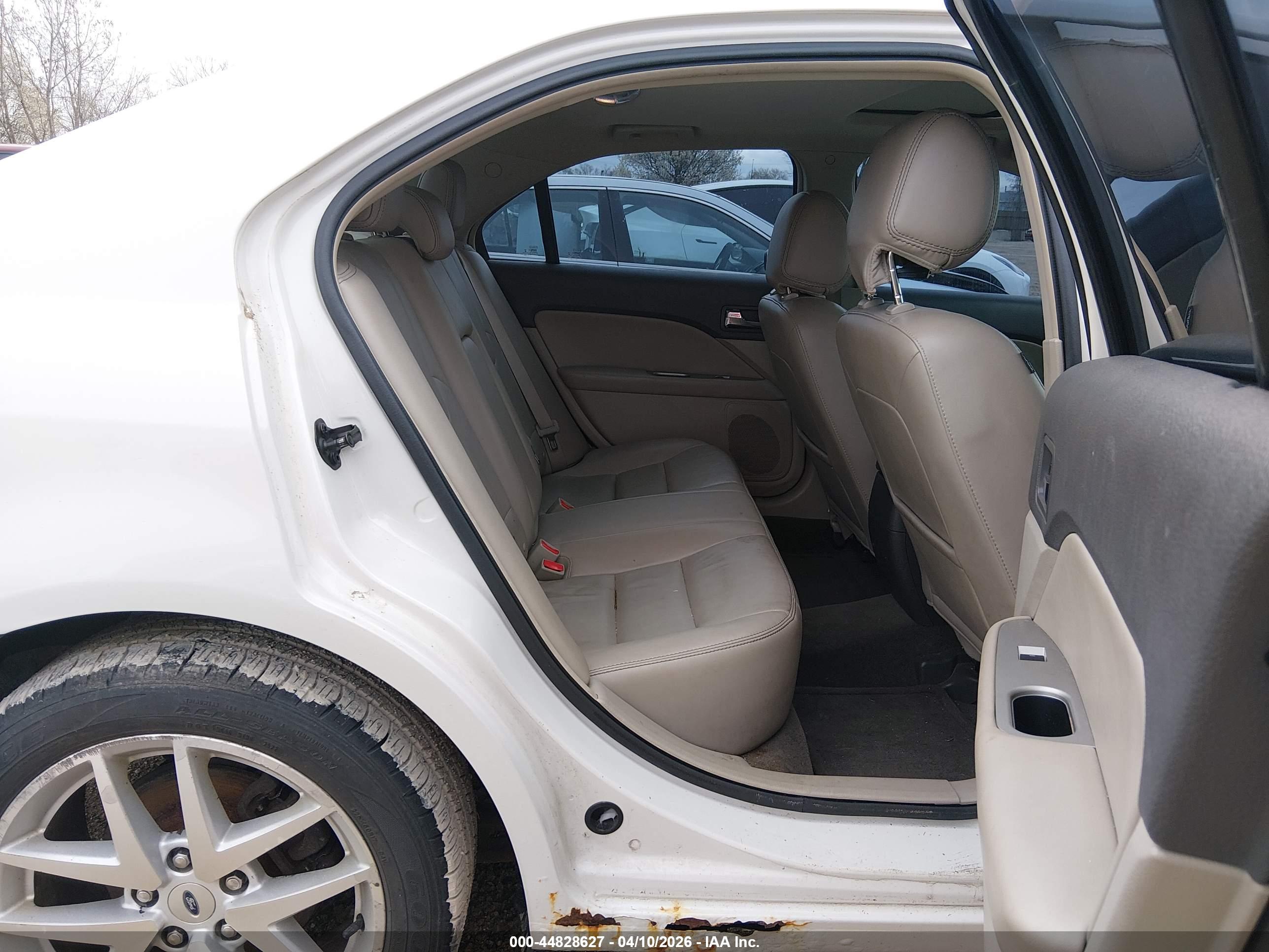 FORD FUSION image 8