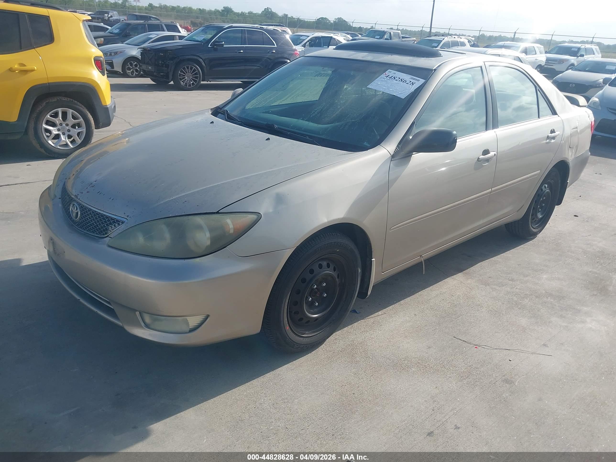 TOYOTA CAMRY image 2