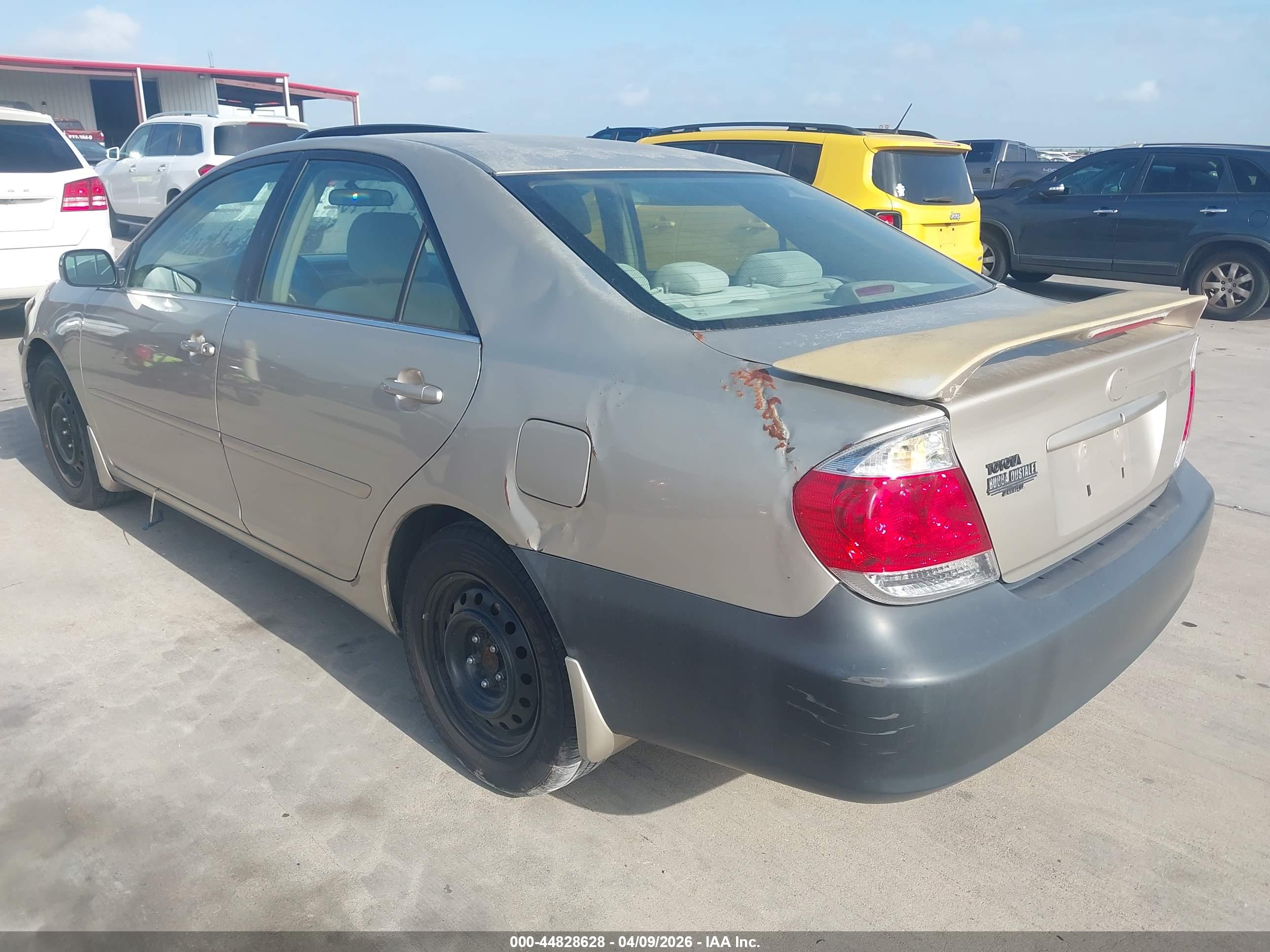 TOYOTA CAMRY image 3