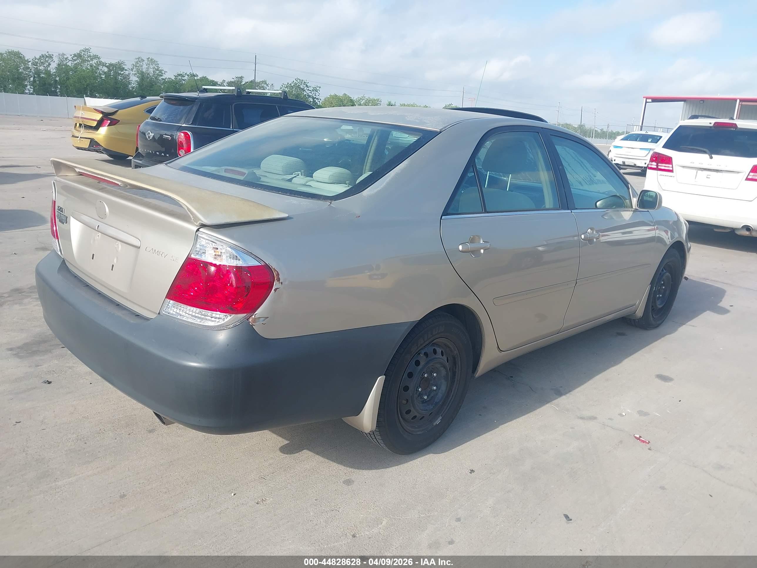 TOYOTA CAMRY image 4