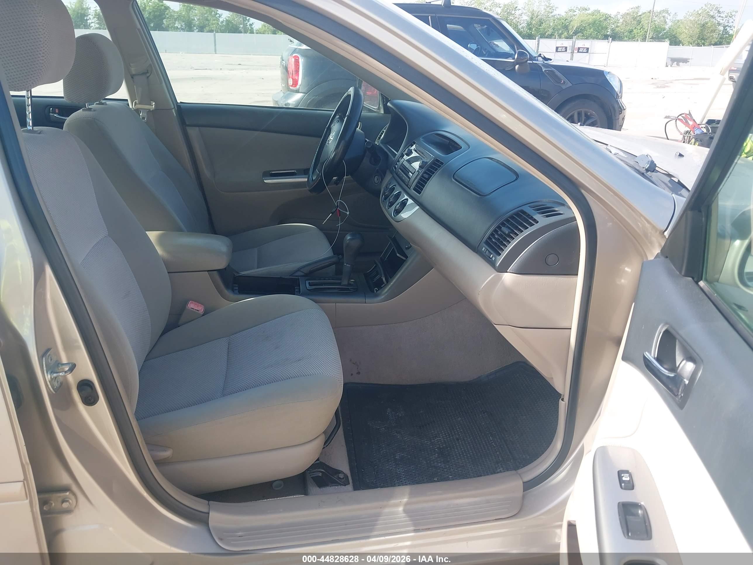 TOYOTA CAMRY image 5