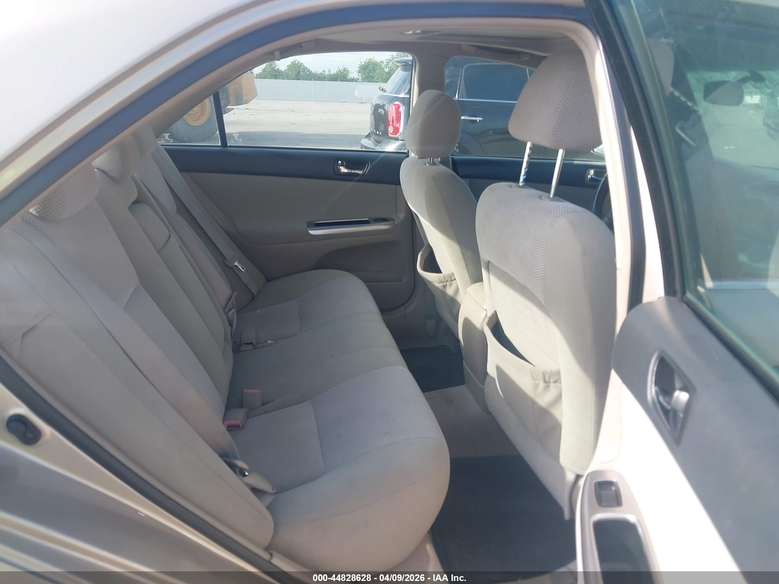 TOYOTA CAMRY image 8