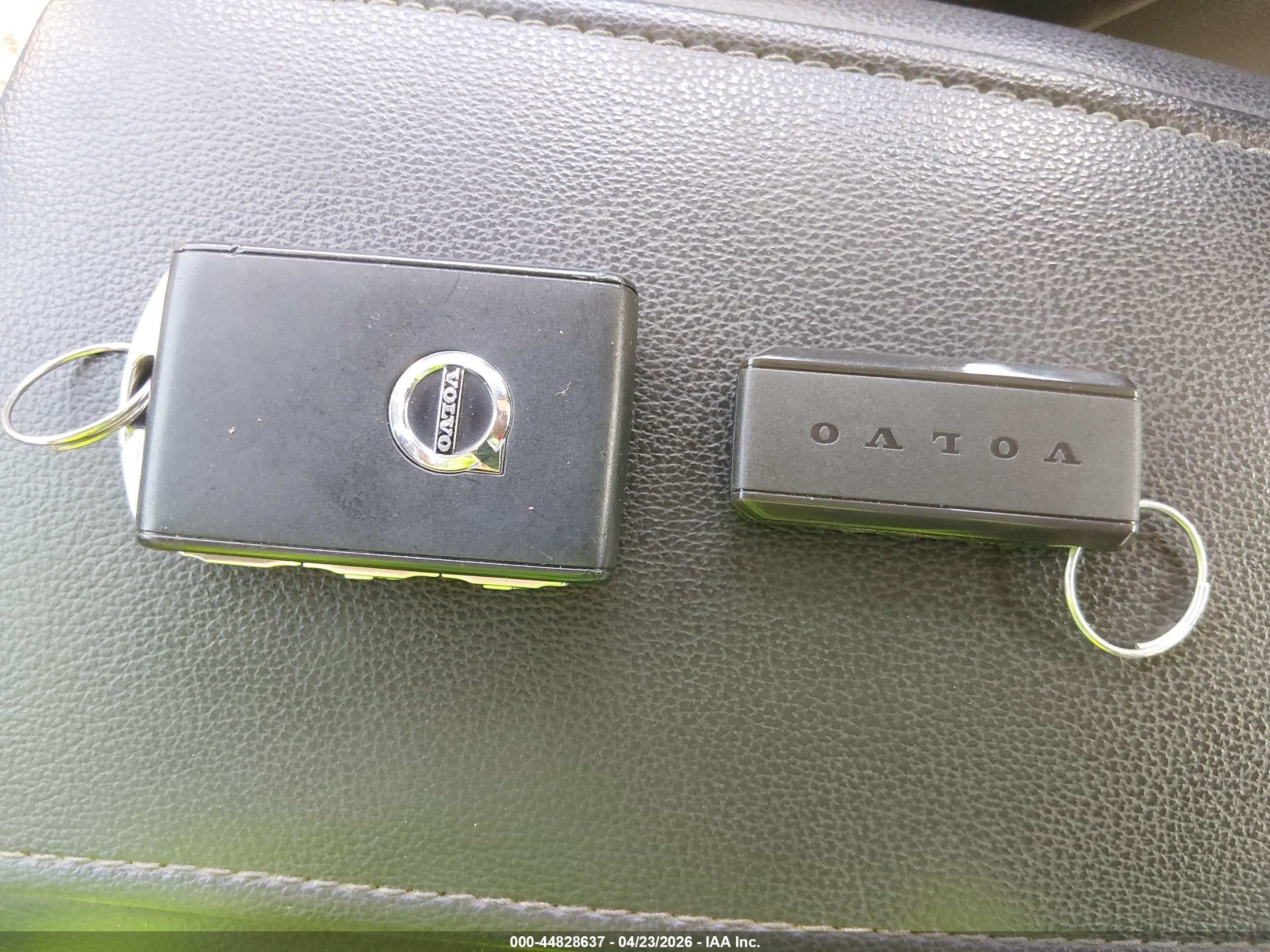 VOLVO XC60 image 11