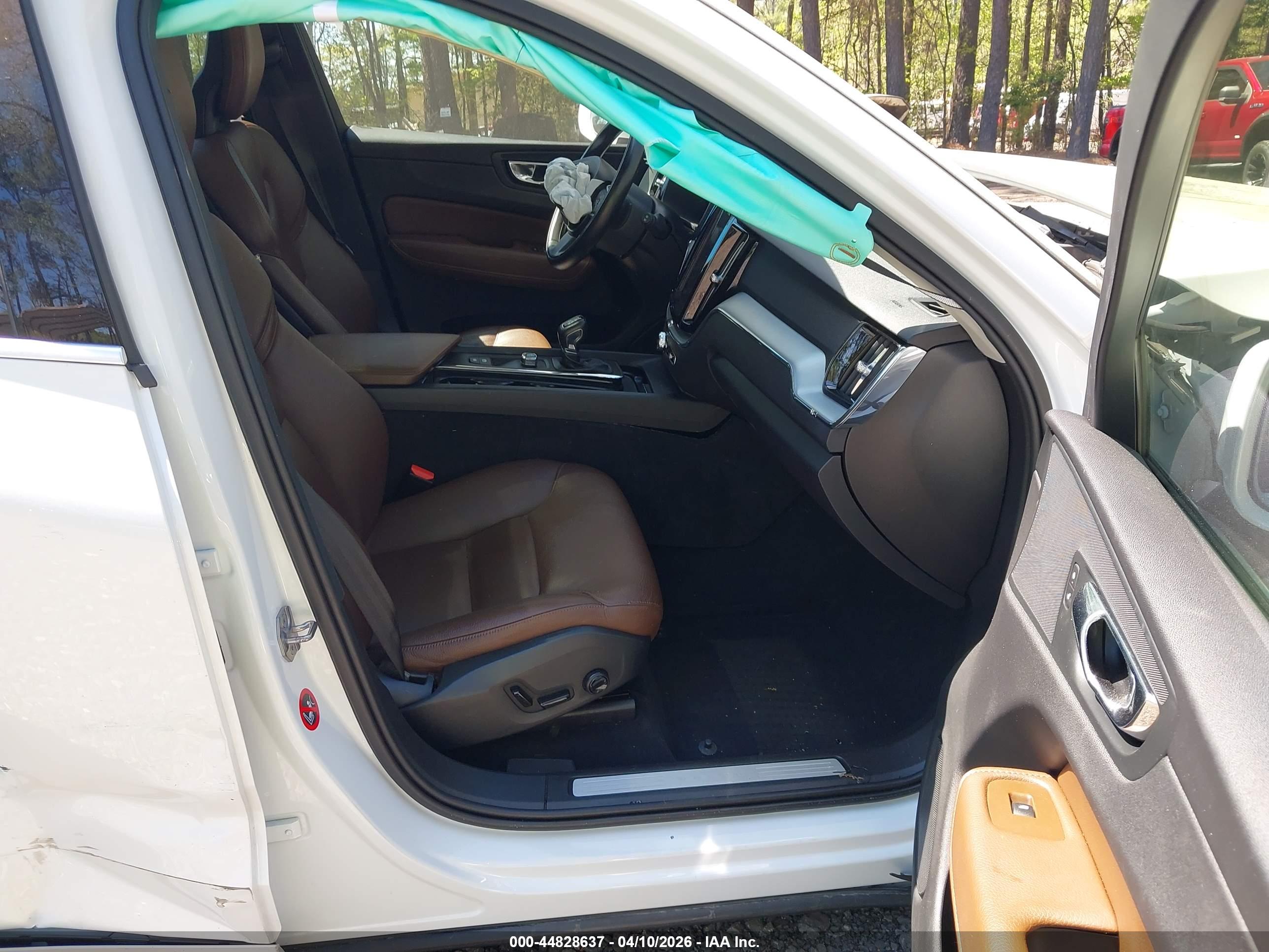 VOLVO XC60 image 5