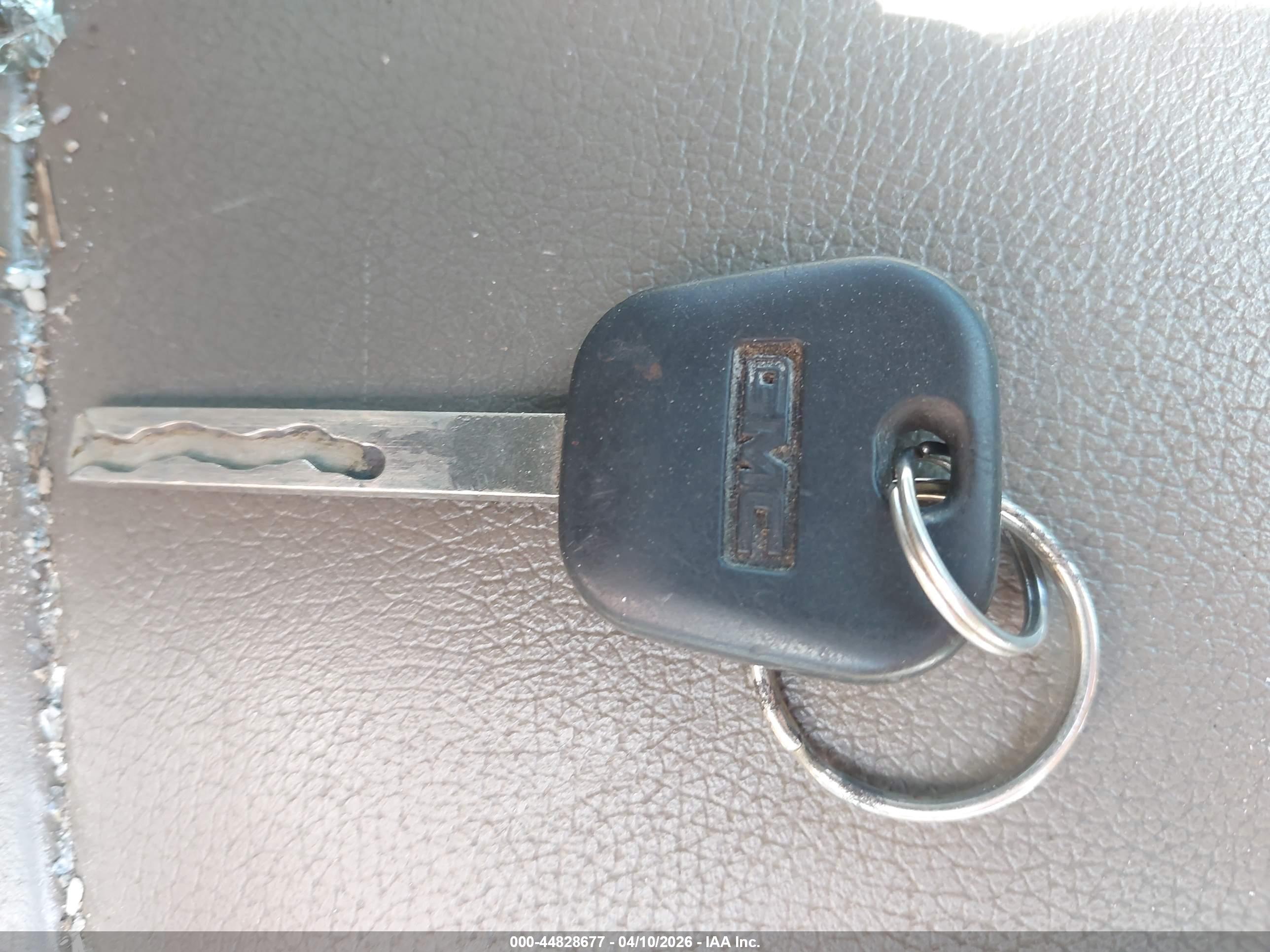 GMC SIERRA image 11