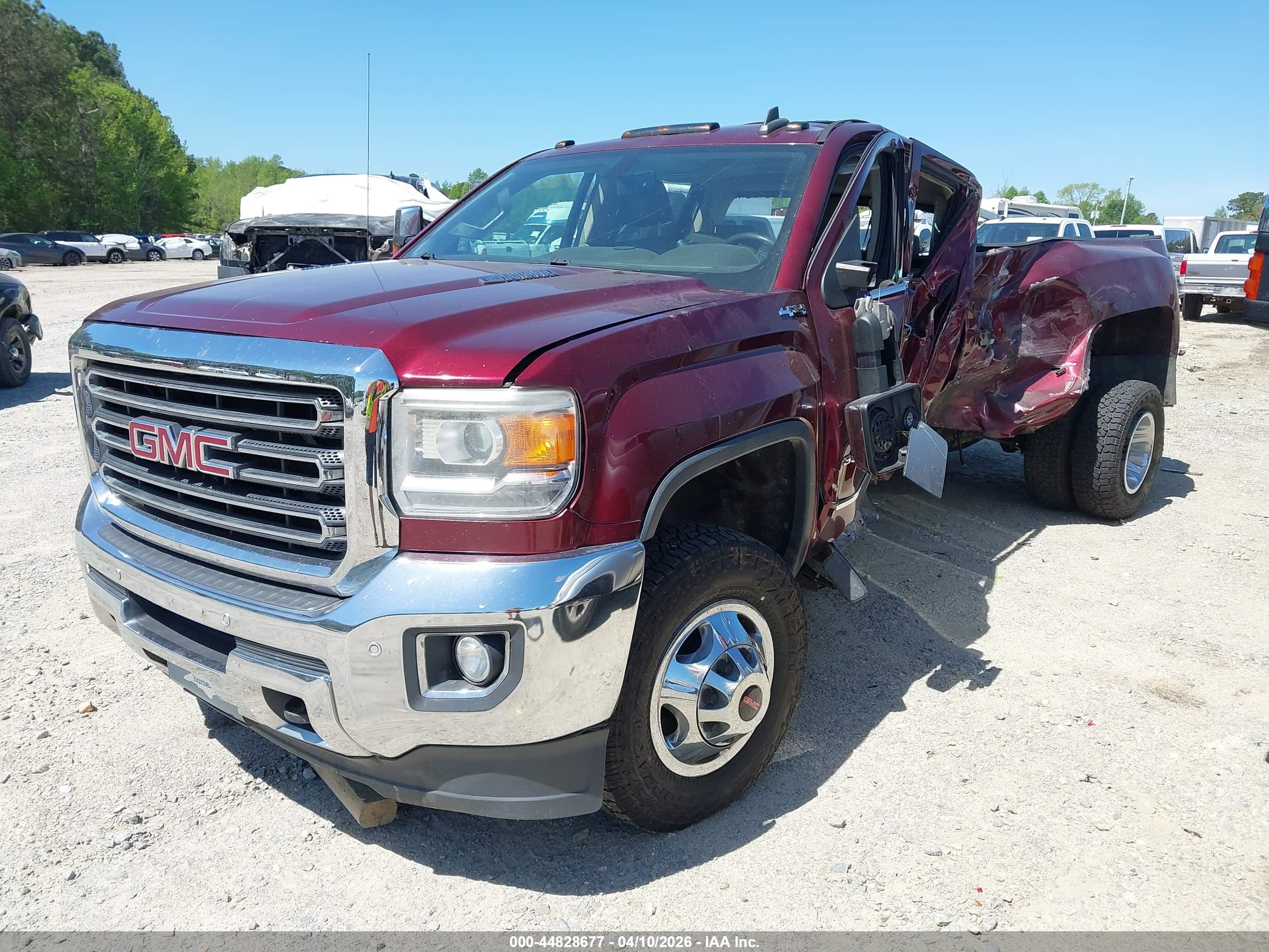 GMC SIERRA image 2