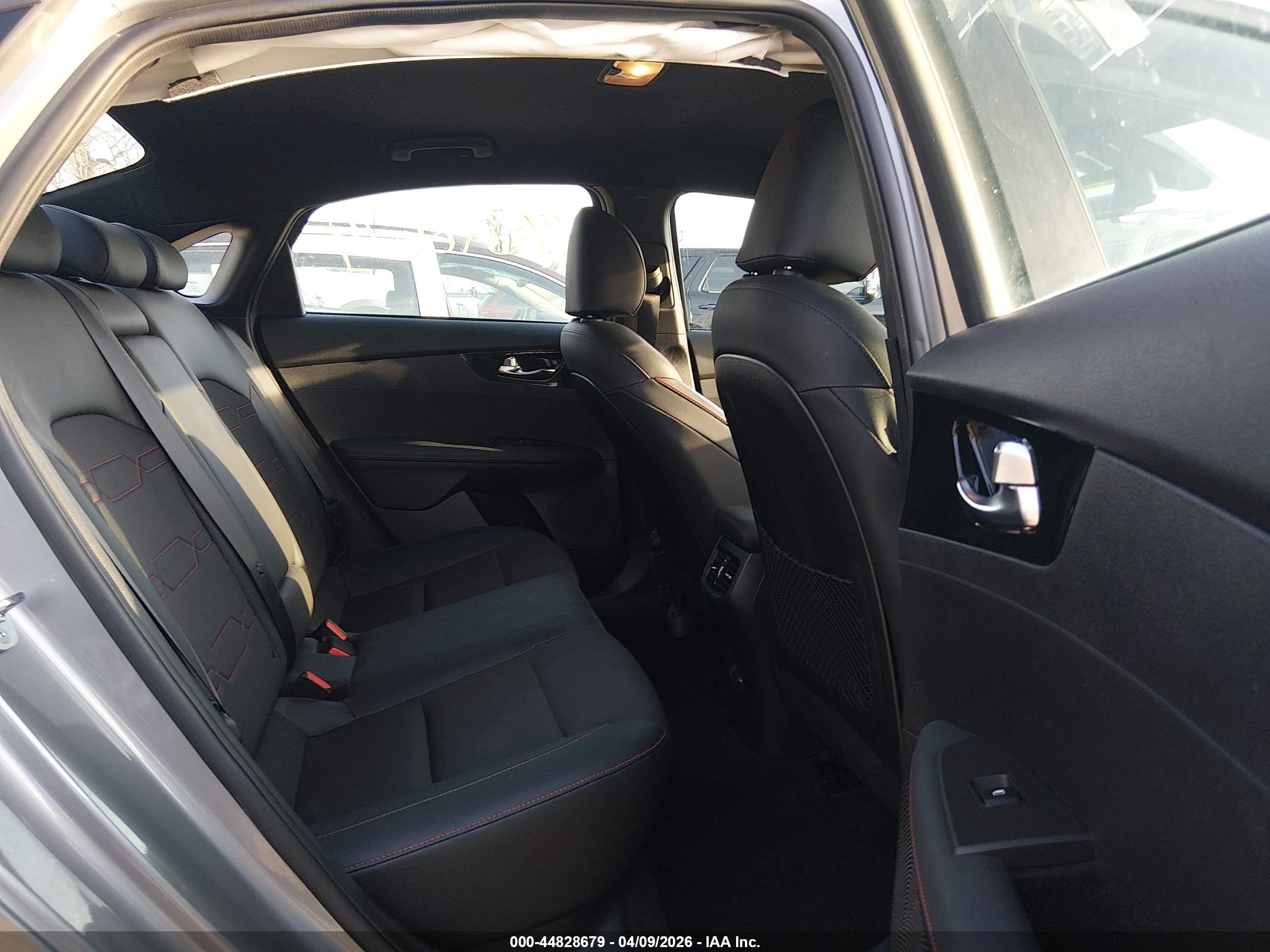 KIA FORTE image 8